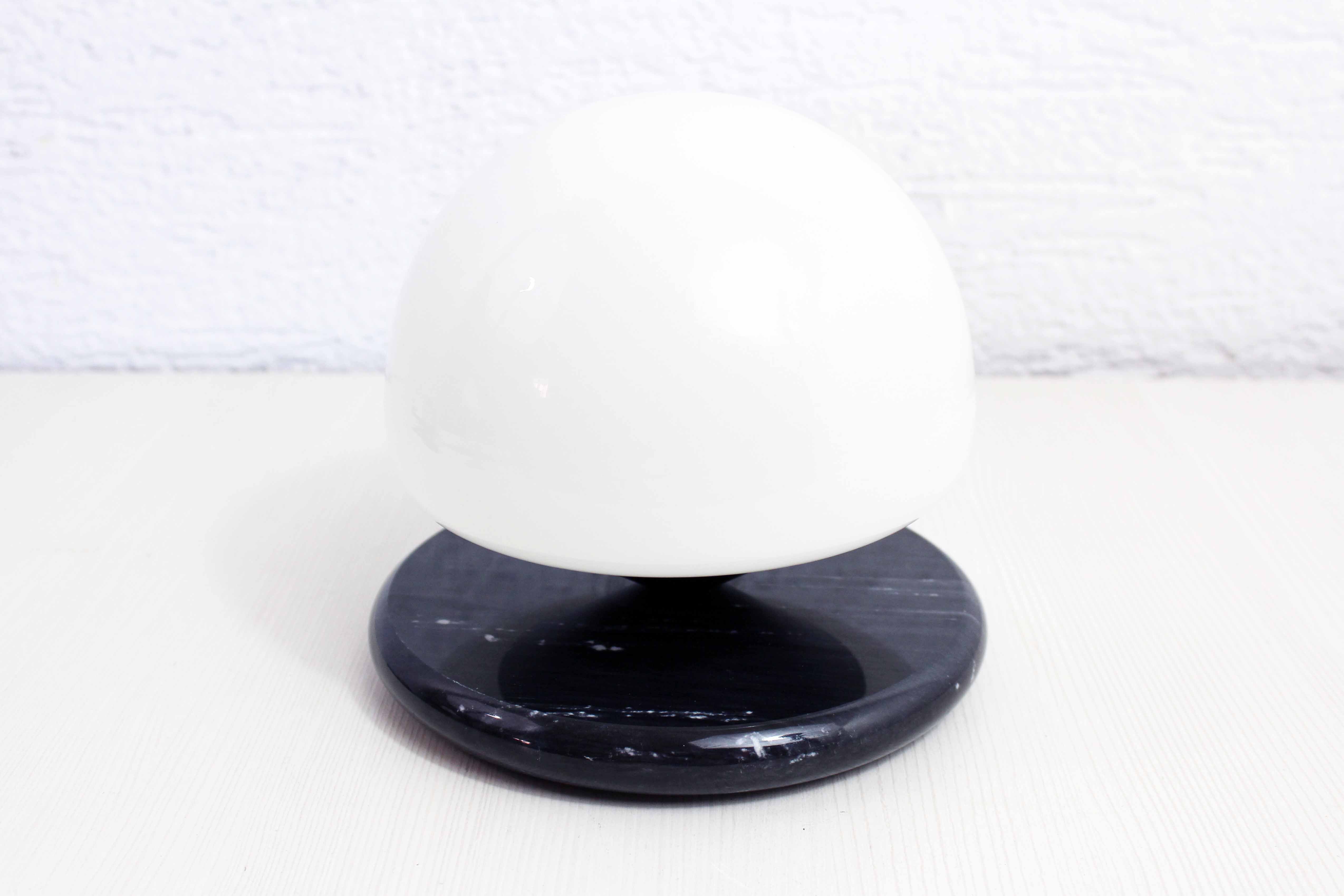 Mushroom lamp in marble and opaline glass