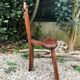 Chaise vintage tripode en bois et cuir années 60