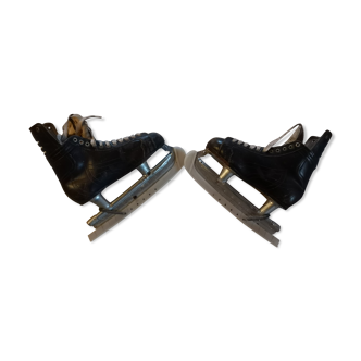 Retro ice skate