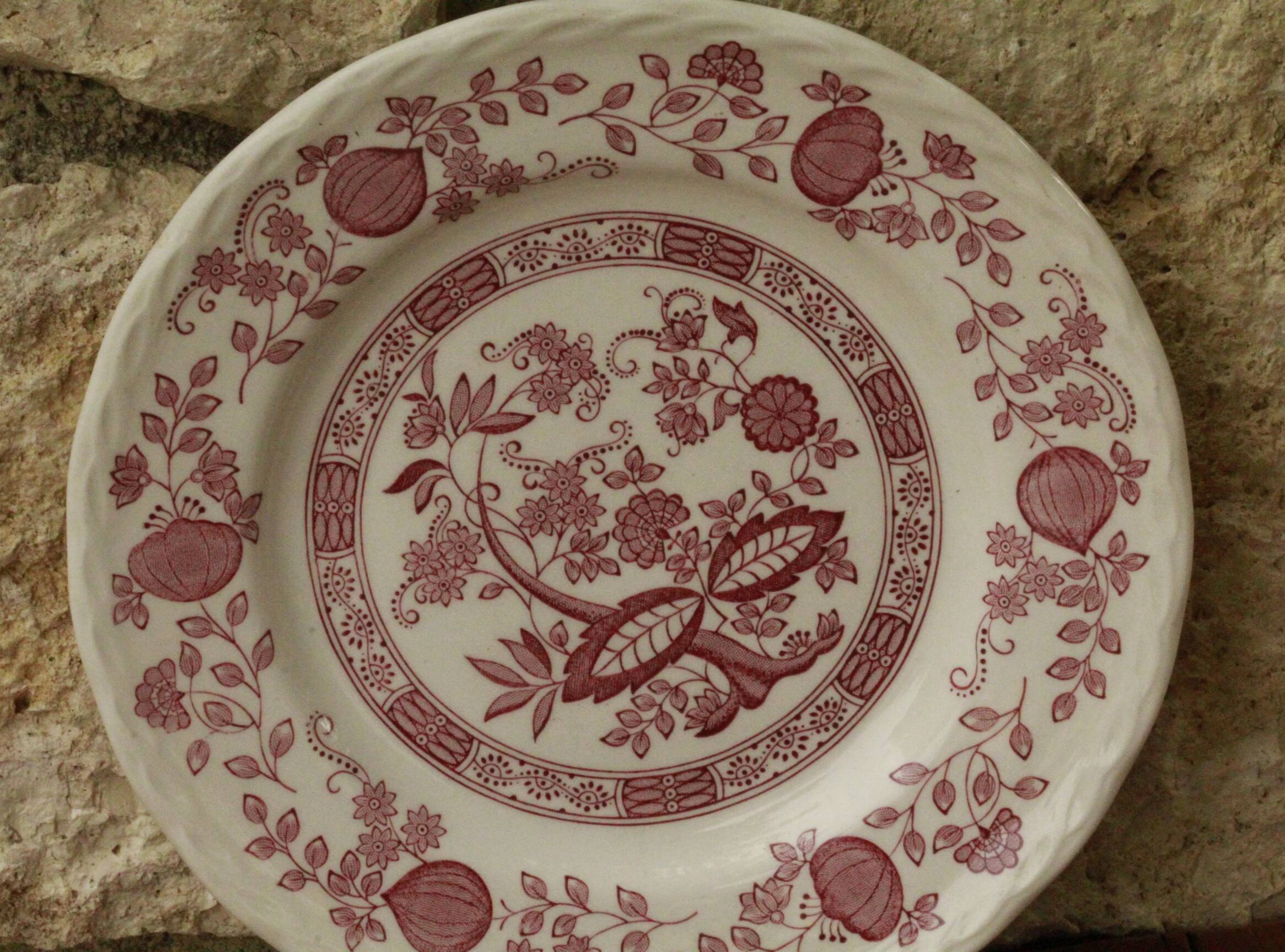 Set of 4 royal art pottery onion blue plates