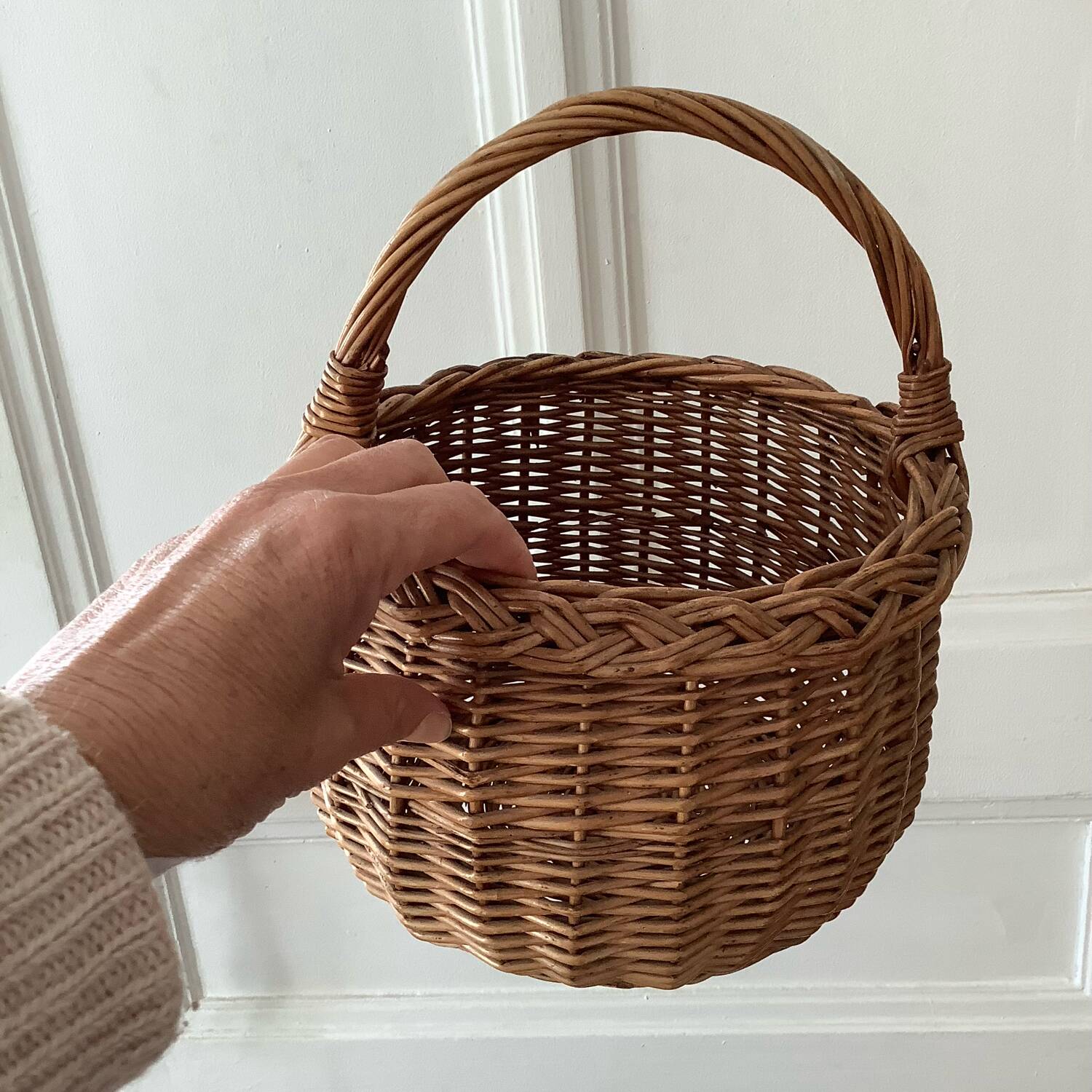 Small round basket