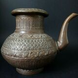 Ancien pichet à eau Moghol en bronze indien oriental Inde XIX
