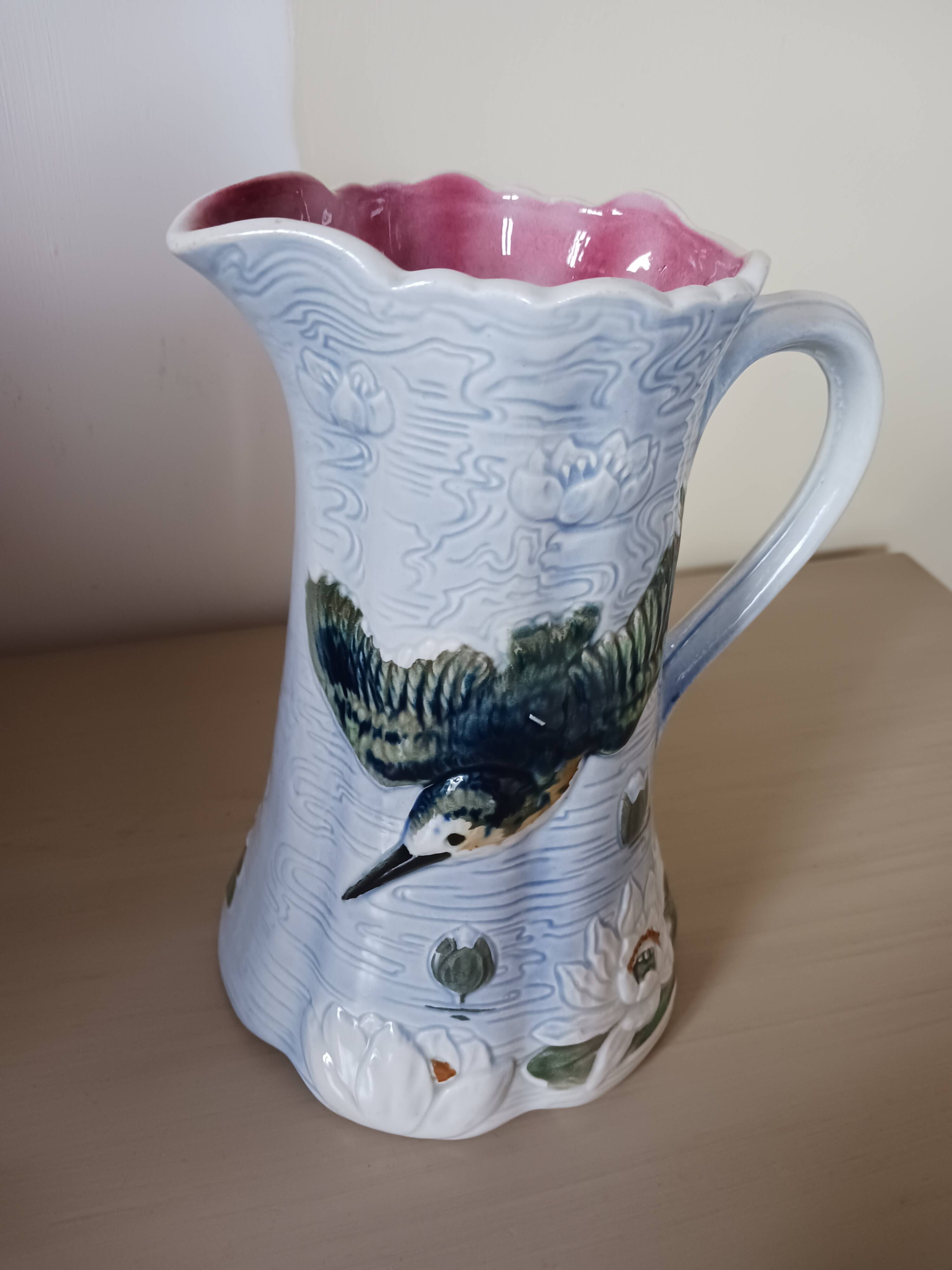 Antique pitcher in slipware, St-Clément.