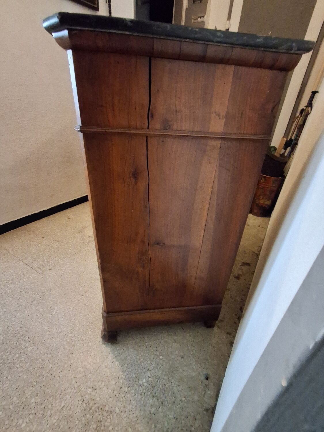 Commode en ronce de noyer