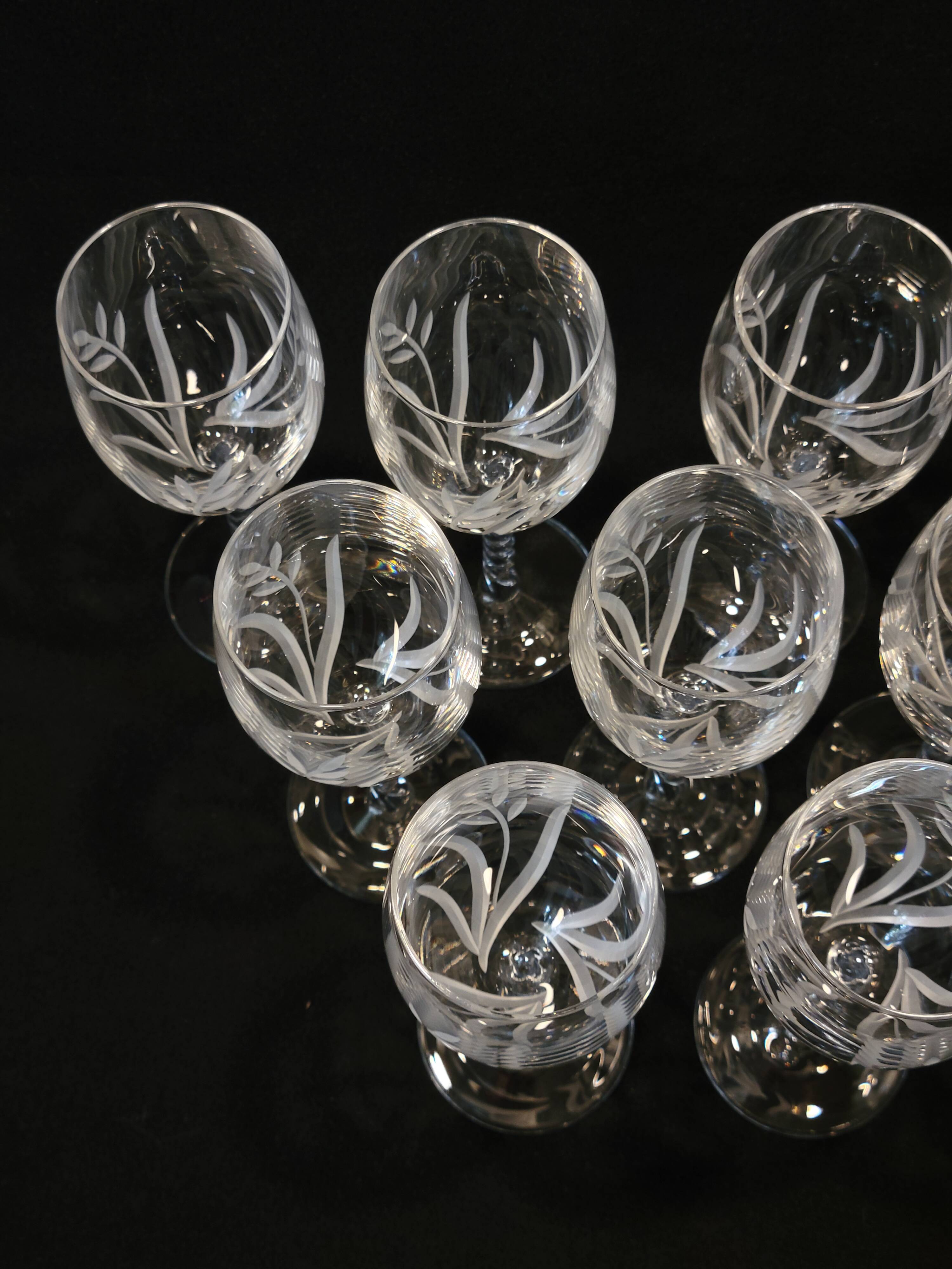 12 White Wine Glasses in Arques Crystal, Fleury Cut Flamépis Pattern
