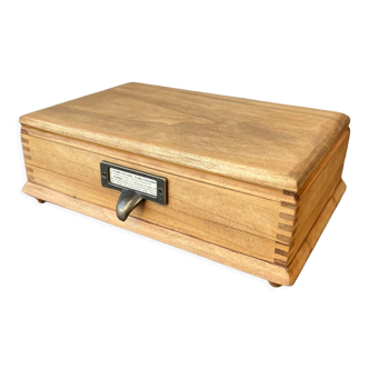 Coffret distributeur à cigarettes art déco