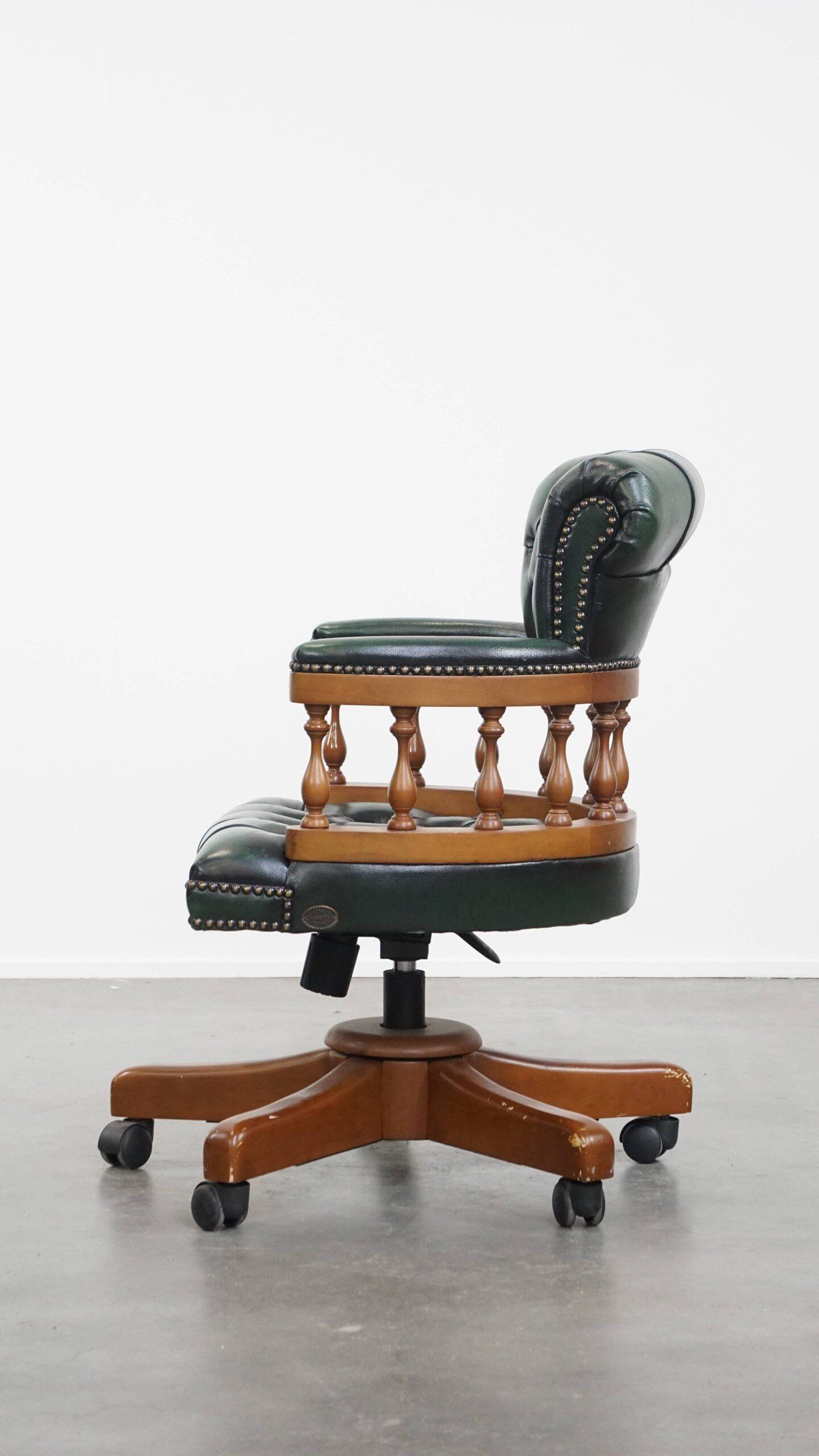 Elegant green English chesterfield office chair made of cowhide leather