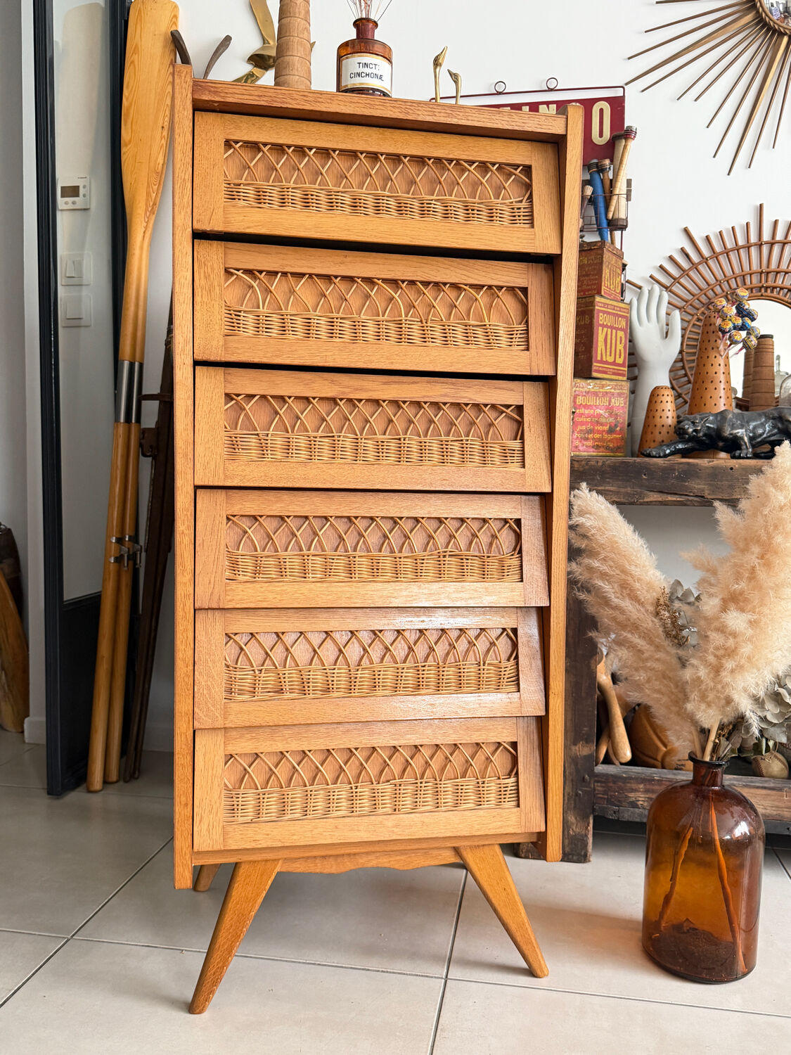 Vintage 1960s chest of drawers / chiffonnier with tapered legs and rattan.