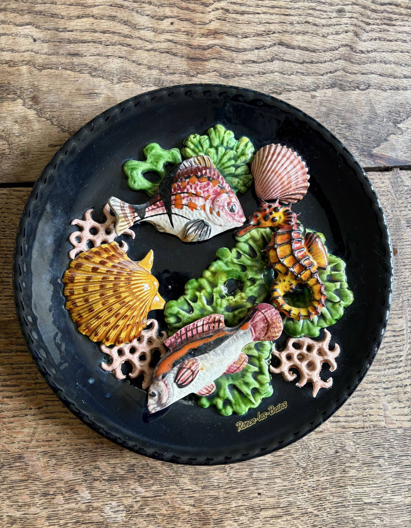 Vintage decorative plate in majolica