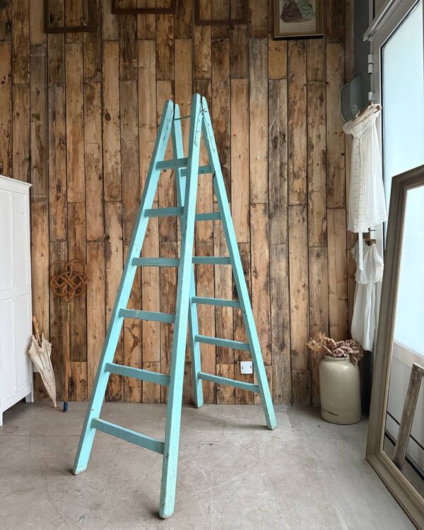 Escabeau vintage patine turquoise
