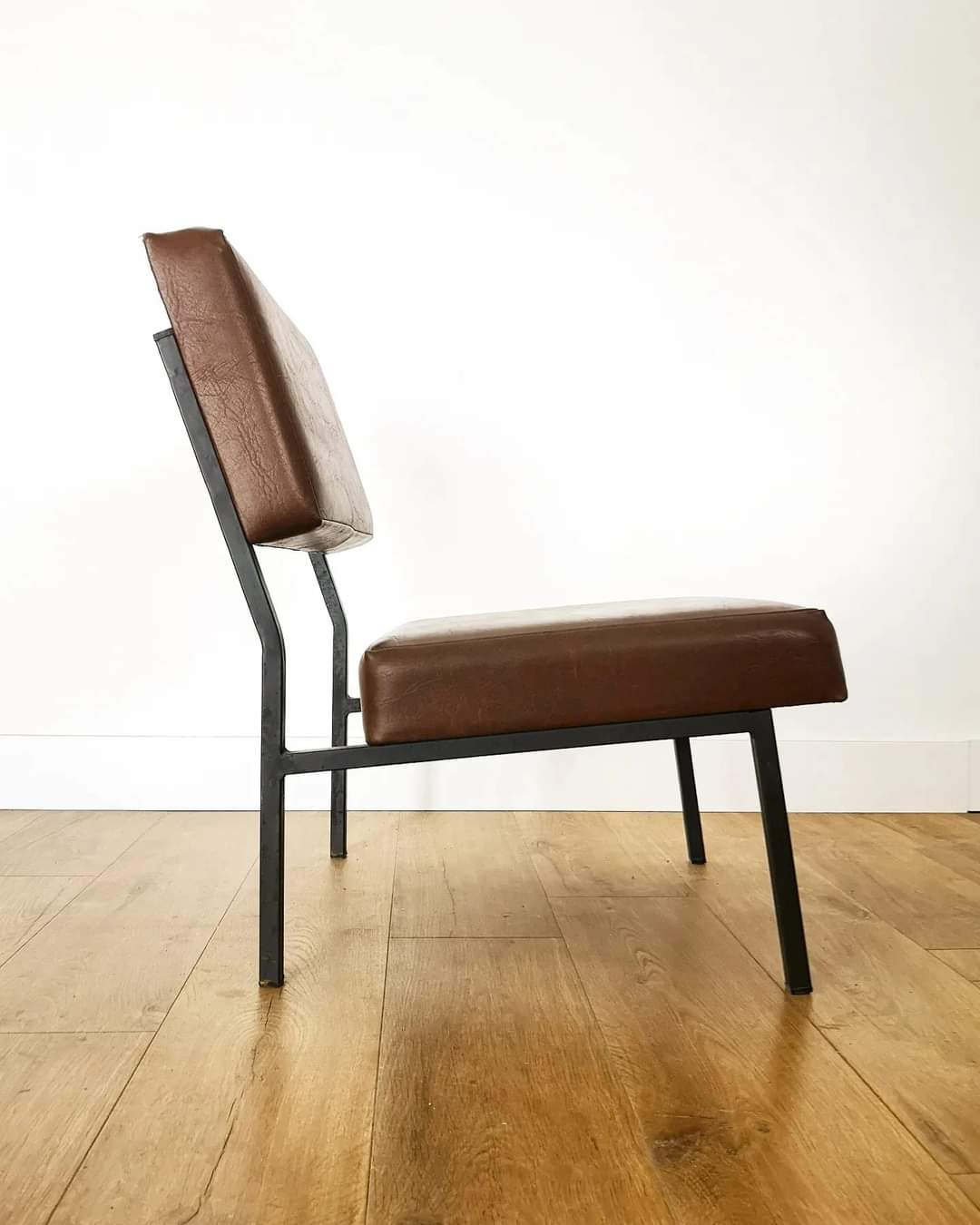 Driver of the 60s in brown skaï