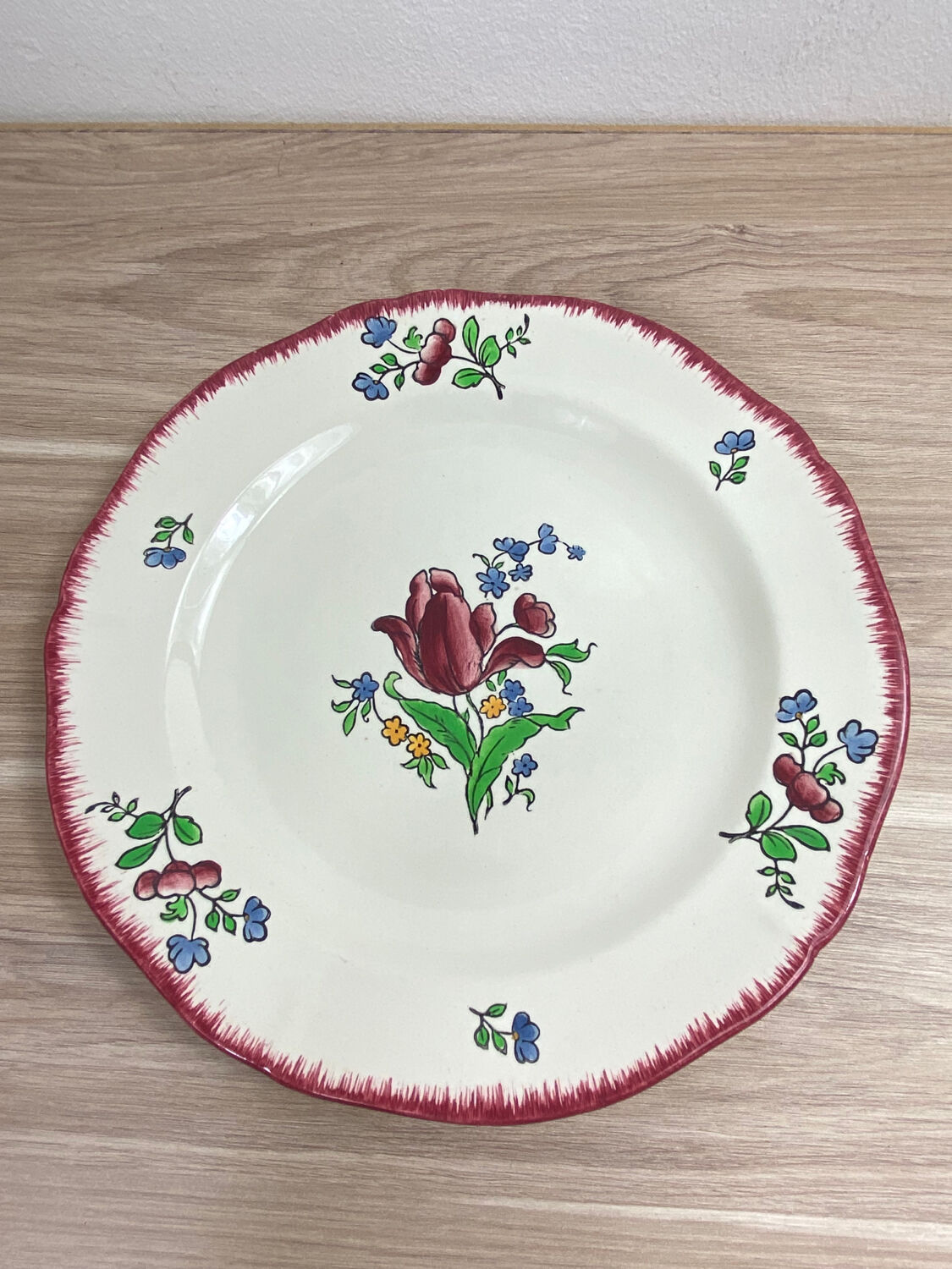 Old porcelain plates from Giens