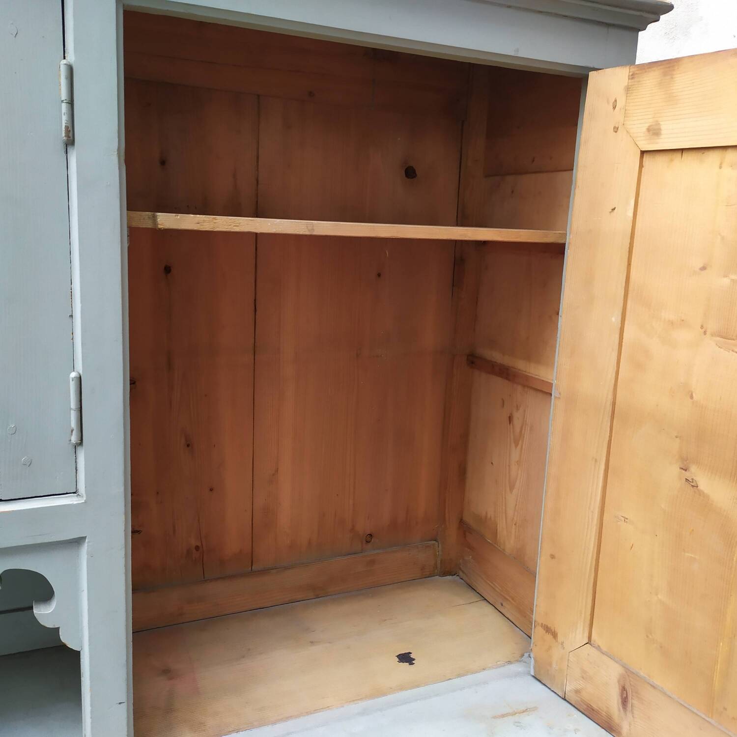 Gray patinated kitchen cabinet