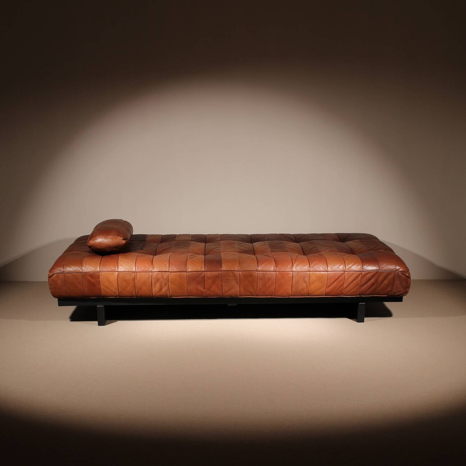 Lit de jour 'DS-80' en cuir patchwork cognac par De Sede, Suisse