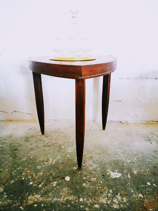 Stella pedestal table