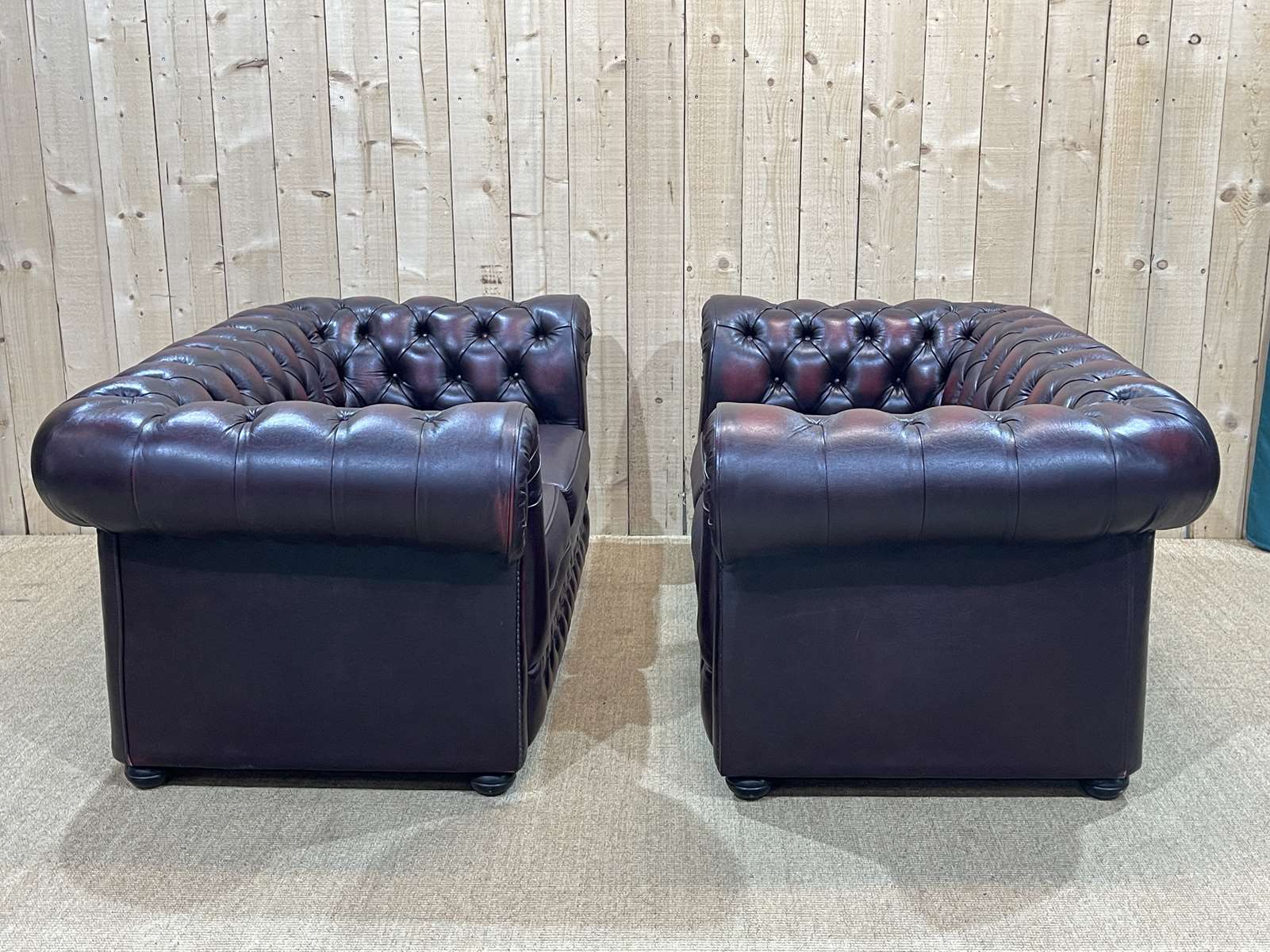 Pair of 2-seater leather Chesterfield sofas from the 1990s by Thomas LLOYD