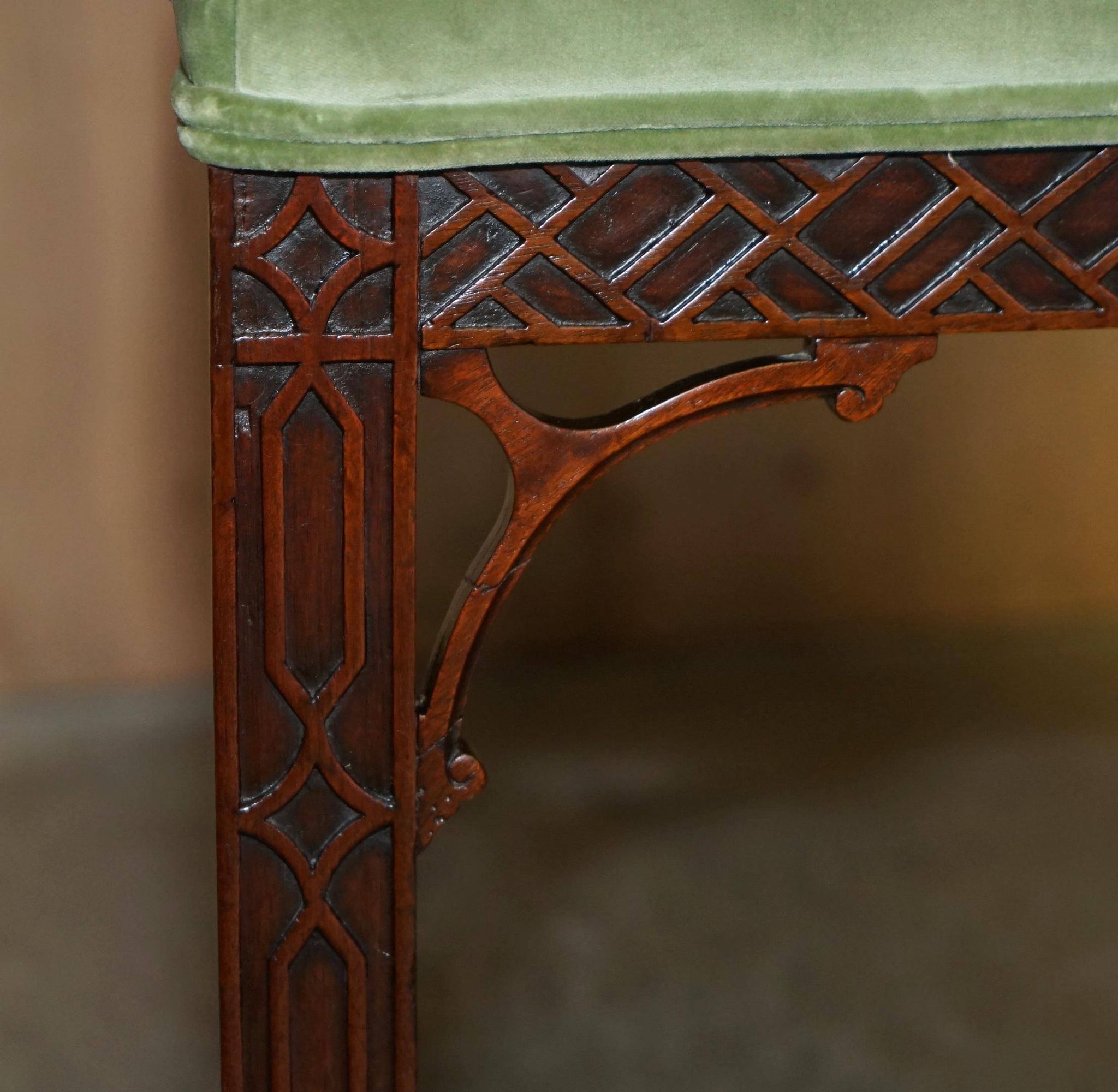 Paire de chaises d'appoint victorien Thomas Chippendale finement sculptées