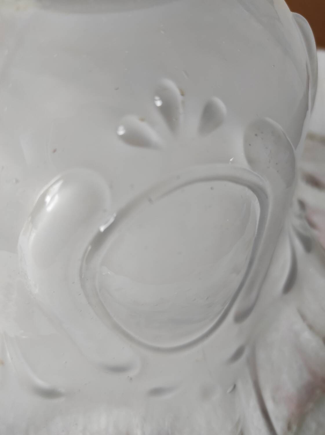 Abat-jour tulipe en verre transparent et translucide