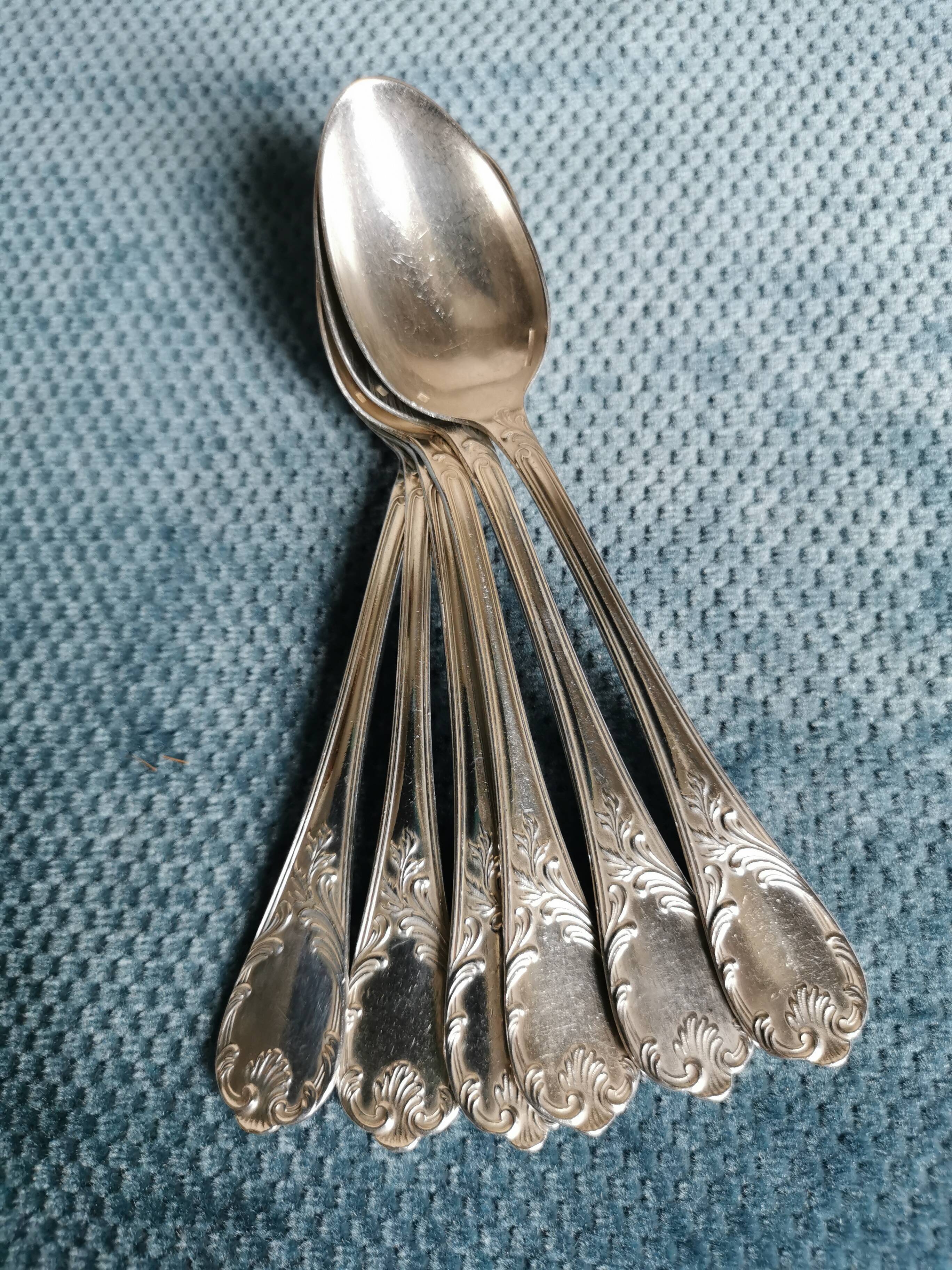 Six small Christofle model Marly spoons in silver metal