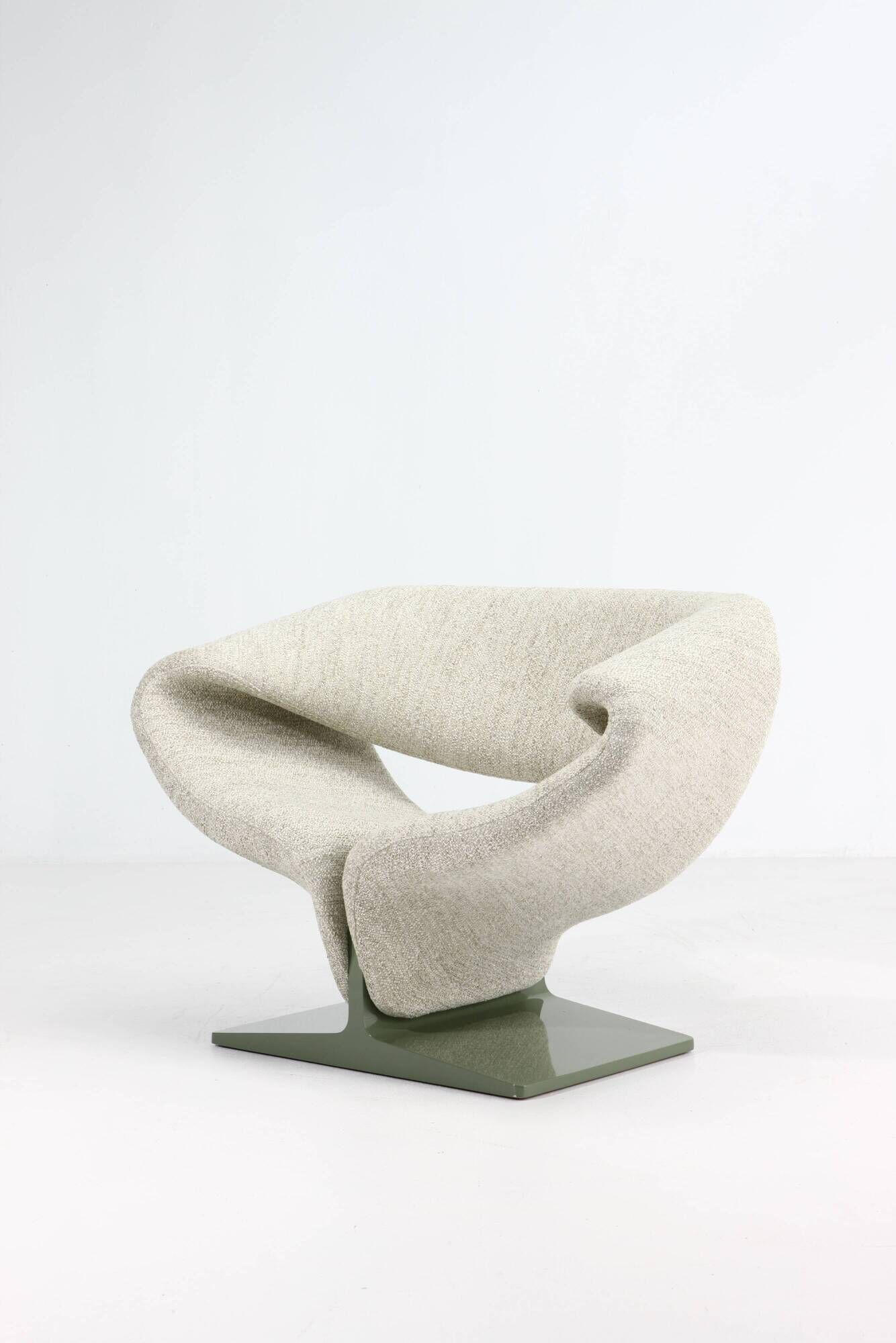 fauteuil "Ribbon Chair" de Pierre Paulin édition Artifort