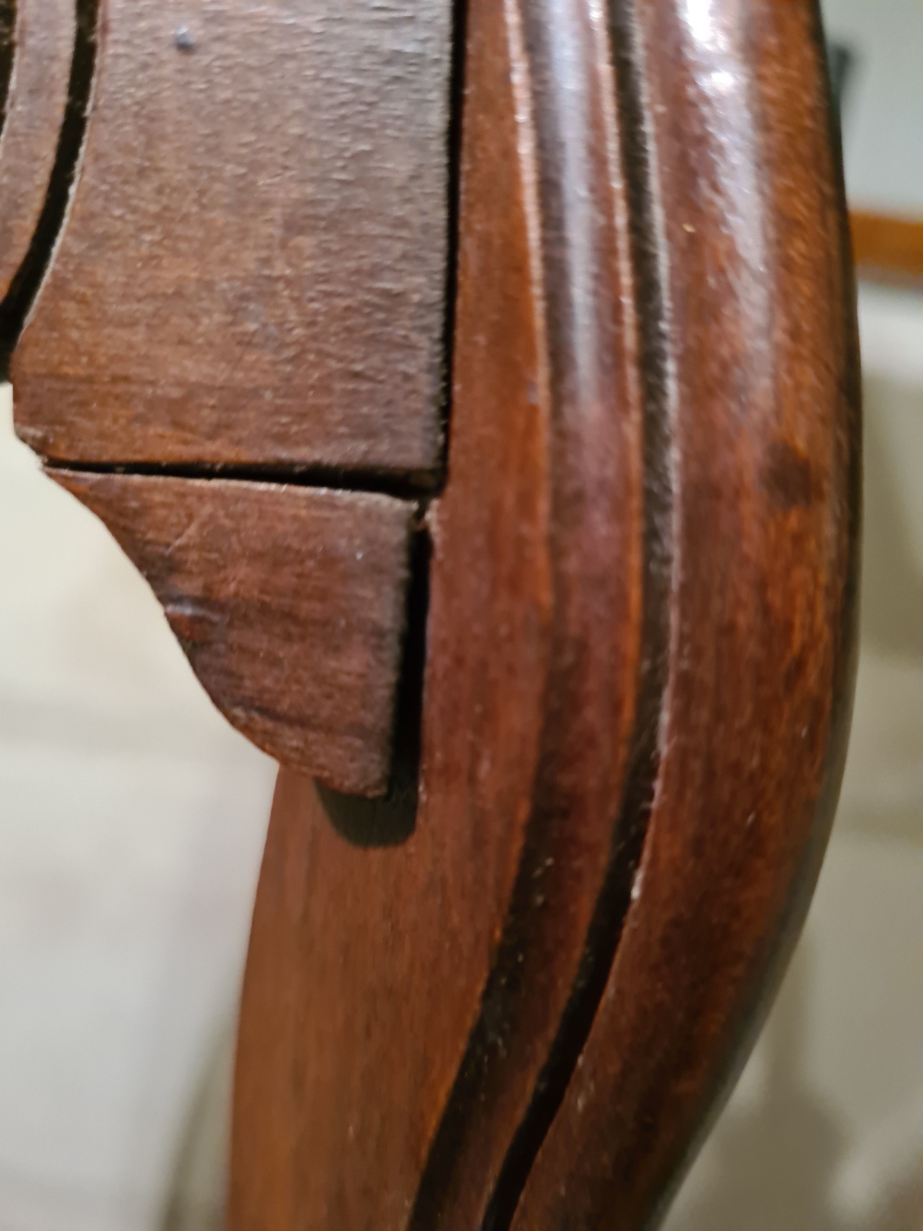 Wooden sellette
