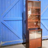 Vintage showcase library