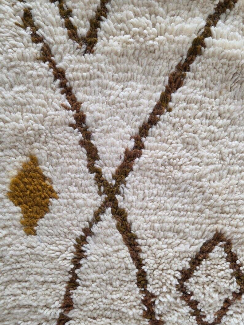 Handmade traditional Beni Ourain rug, size 2.5/2.5 m.