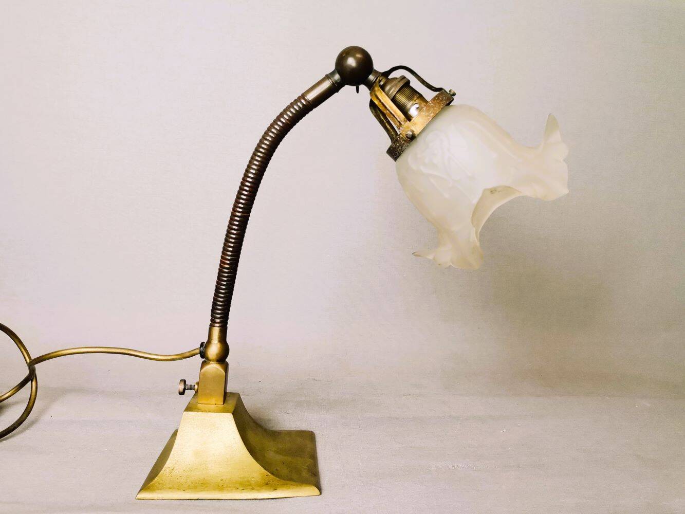 Art deco 1930s general electric brass goose neck table lamp