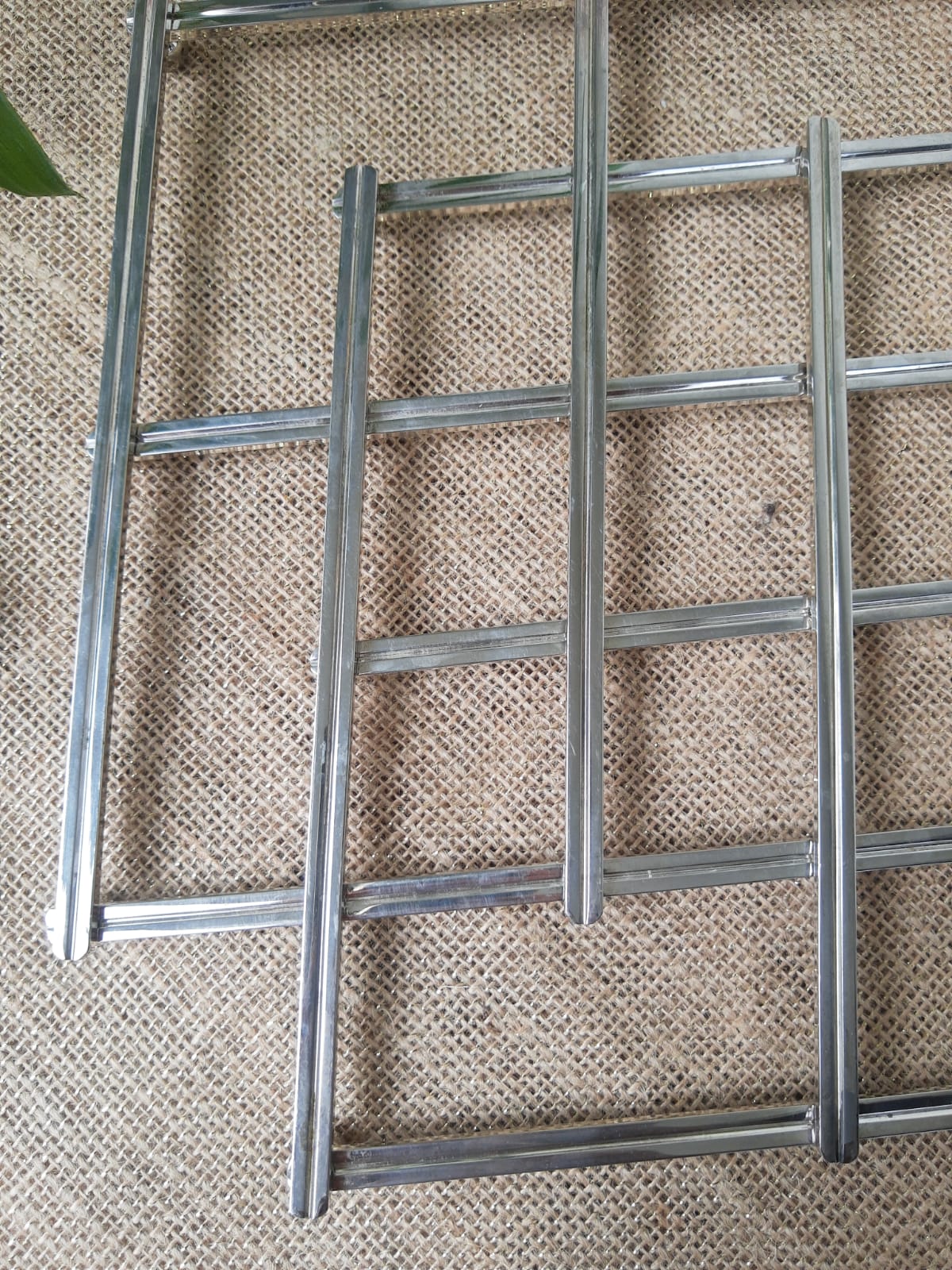 Stretchy silver metal flat bottom