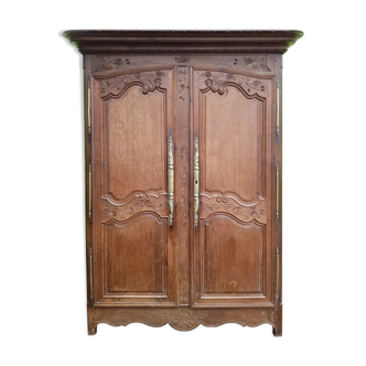 Cabinet façade