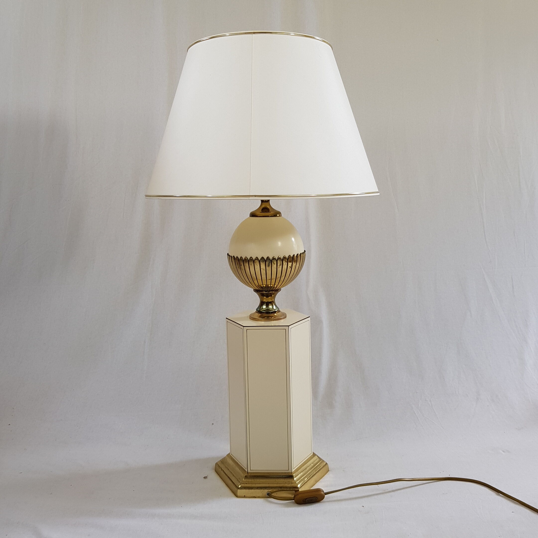Neo-classical lamp beige and gold