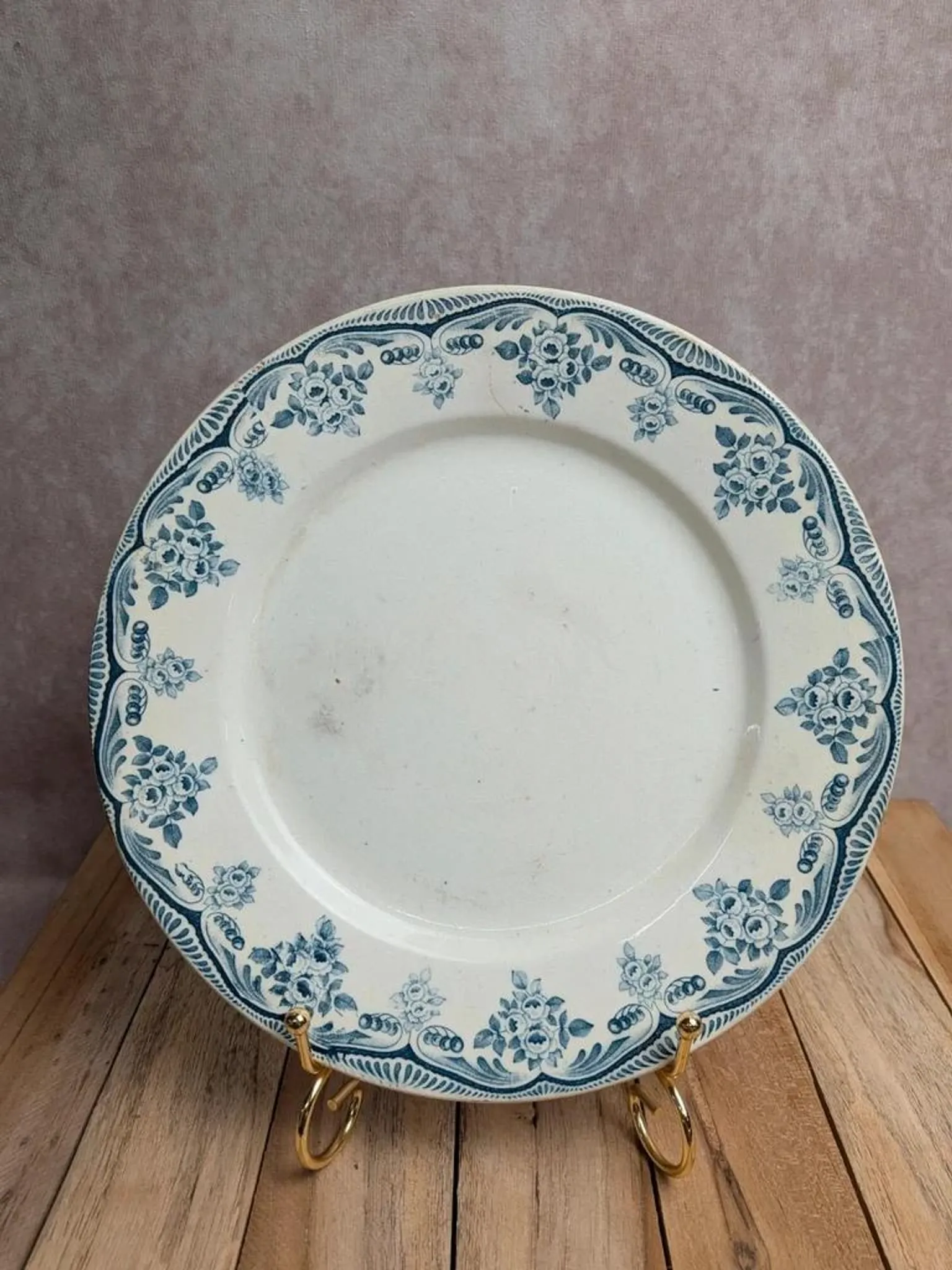 Antique plate Terre de fer H. Boulenger Choisy-le-roi – Blue floral decoration