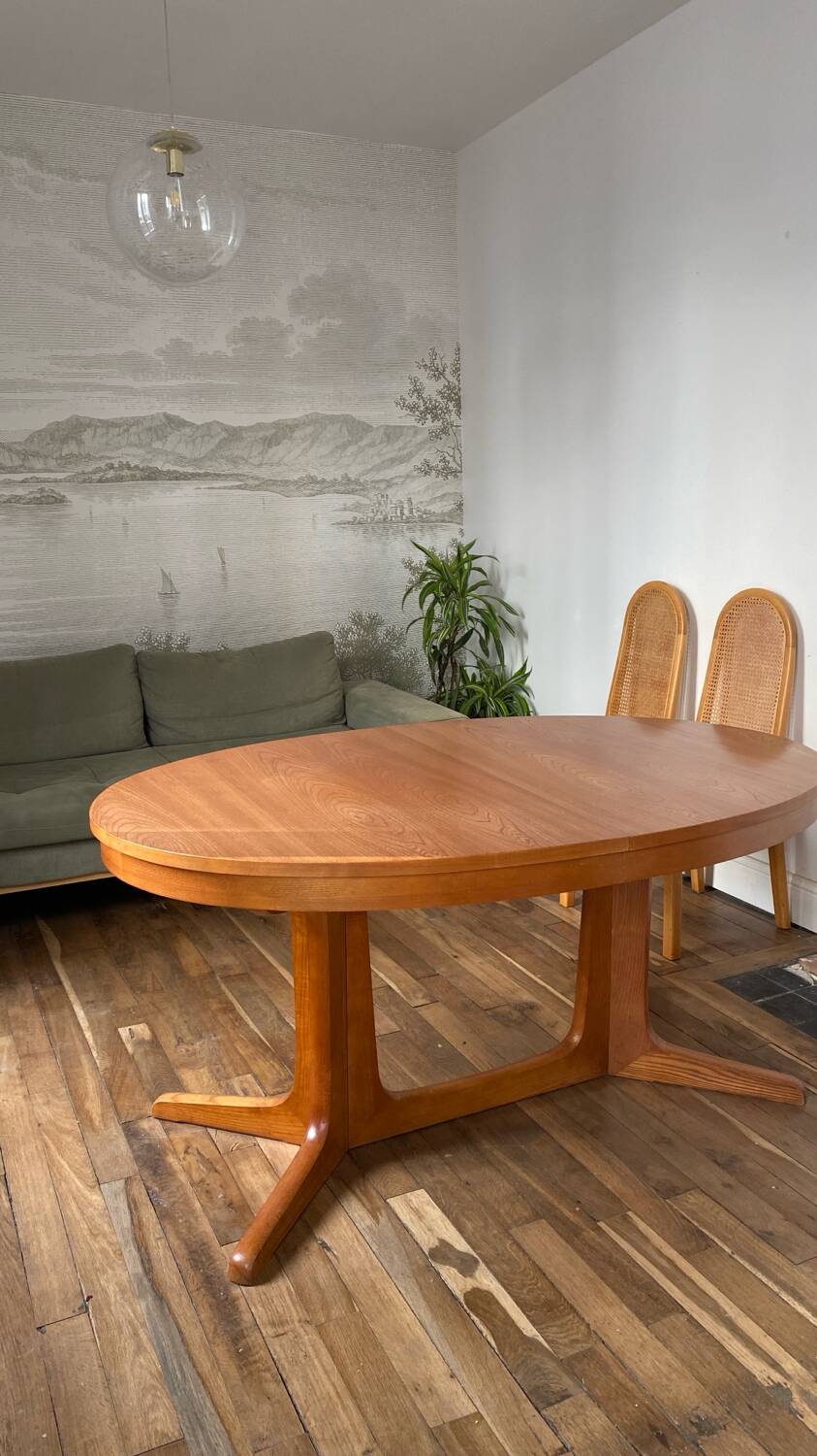 Designer table in solid elm
