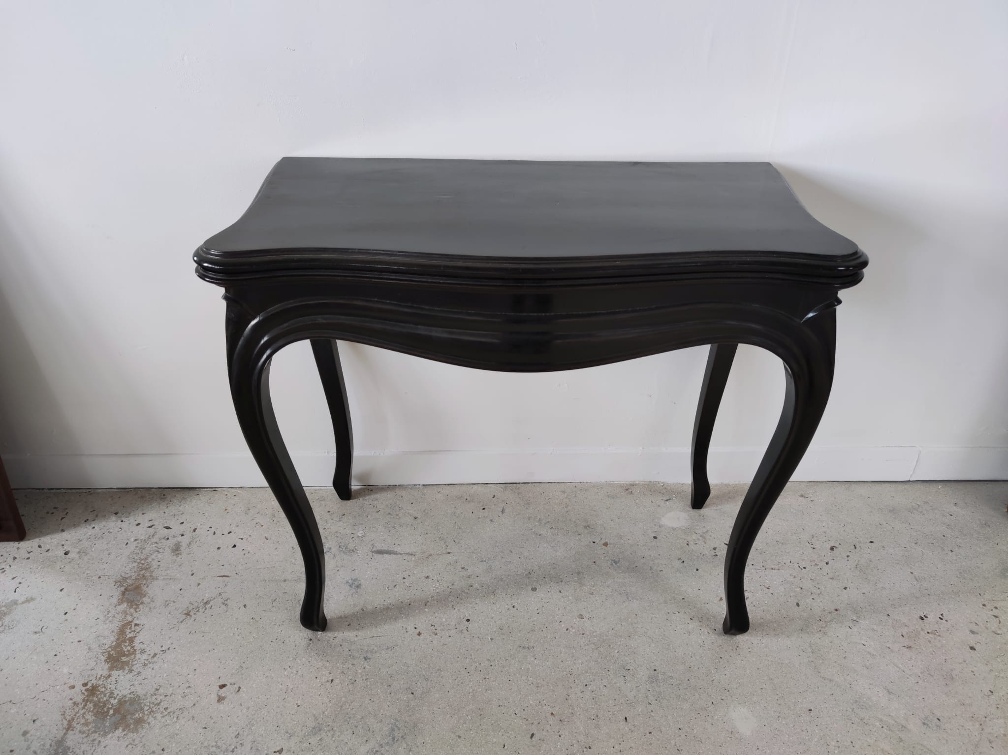 Molded blackened wooden play table, arched legs, green felt