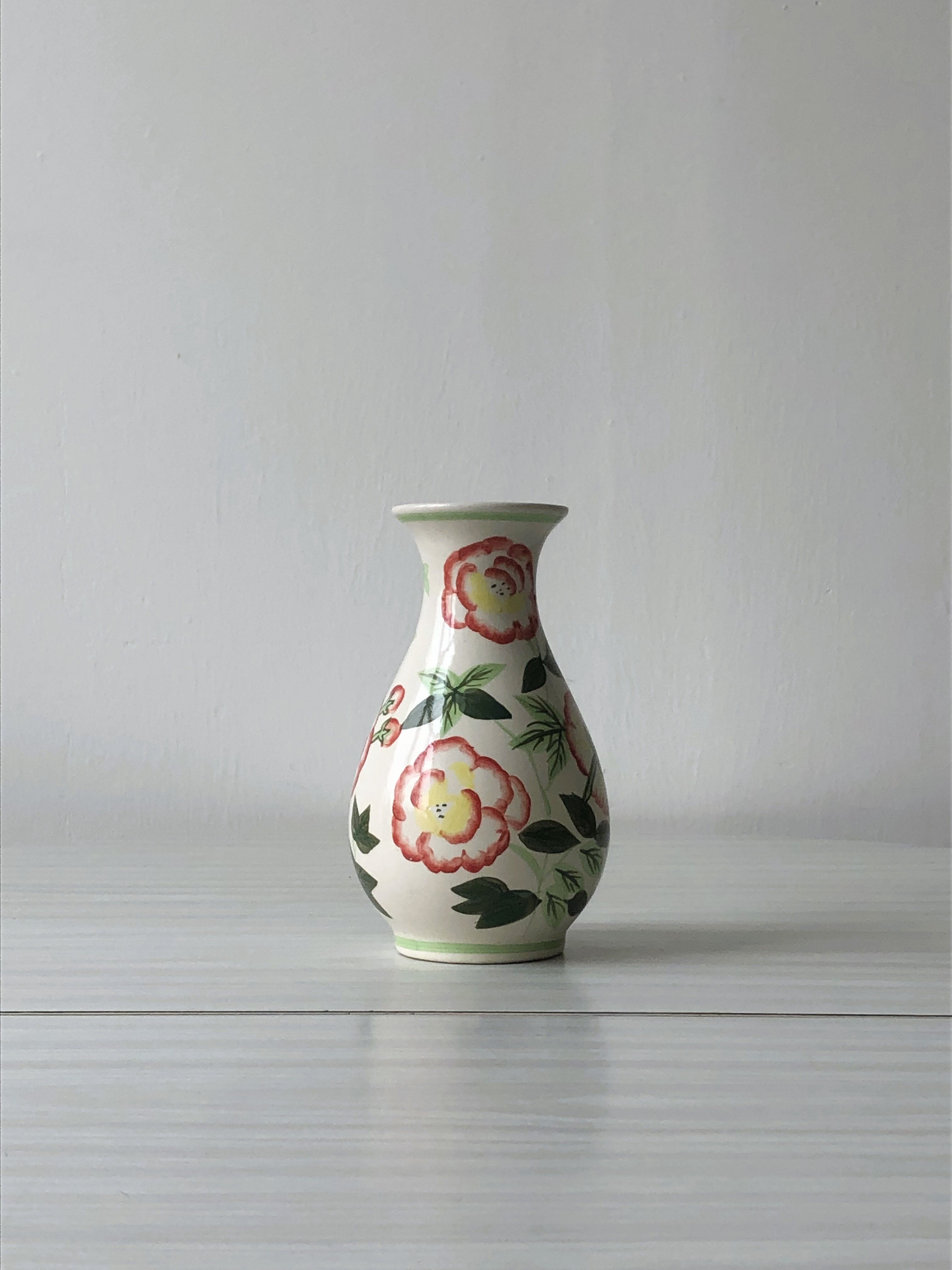 Ceramic vase with floral motifs