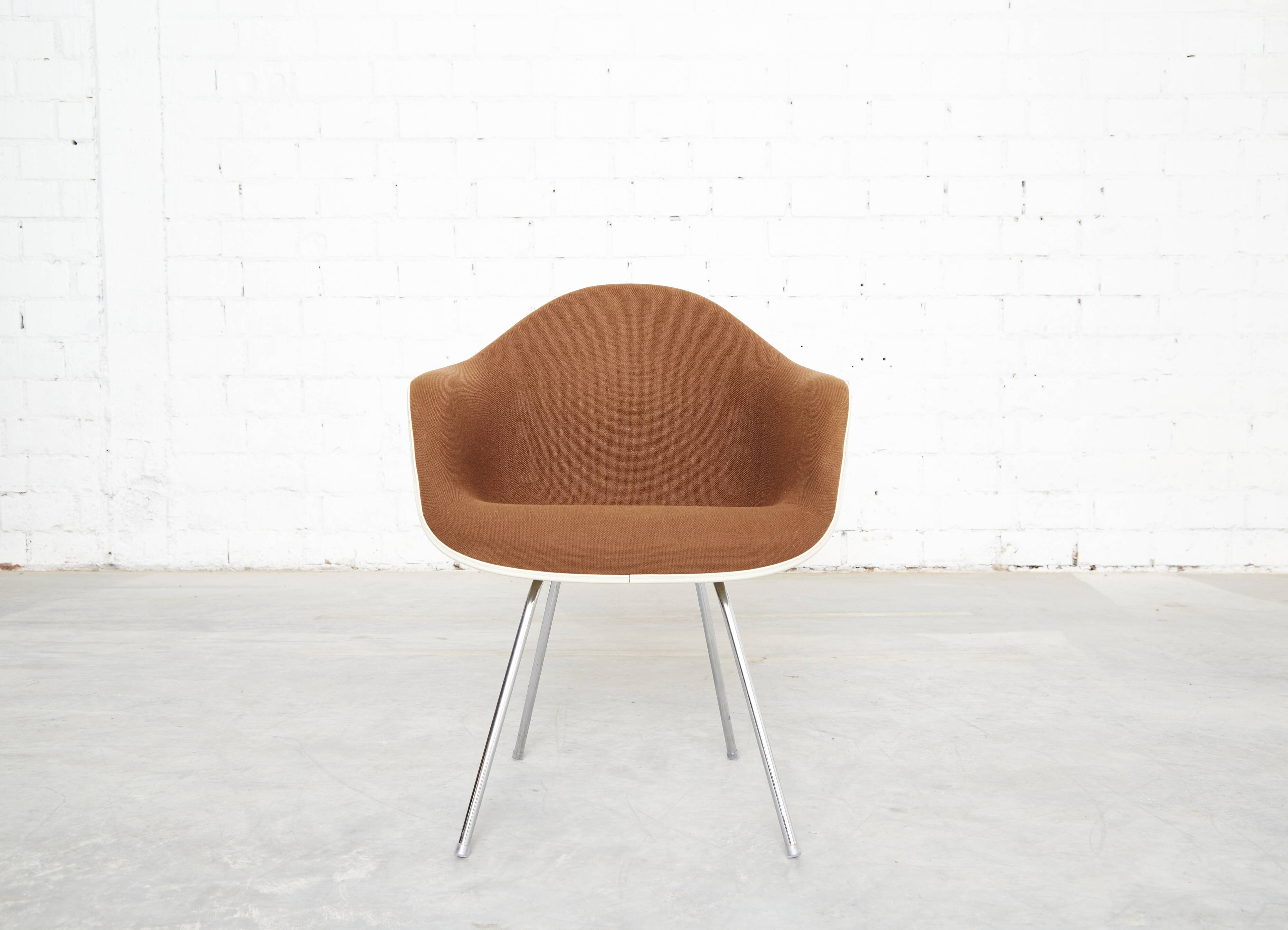 Off-White Dax Fiberglass Chair by Charles & Ray Eames for Vitra