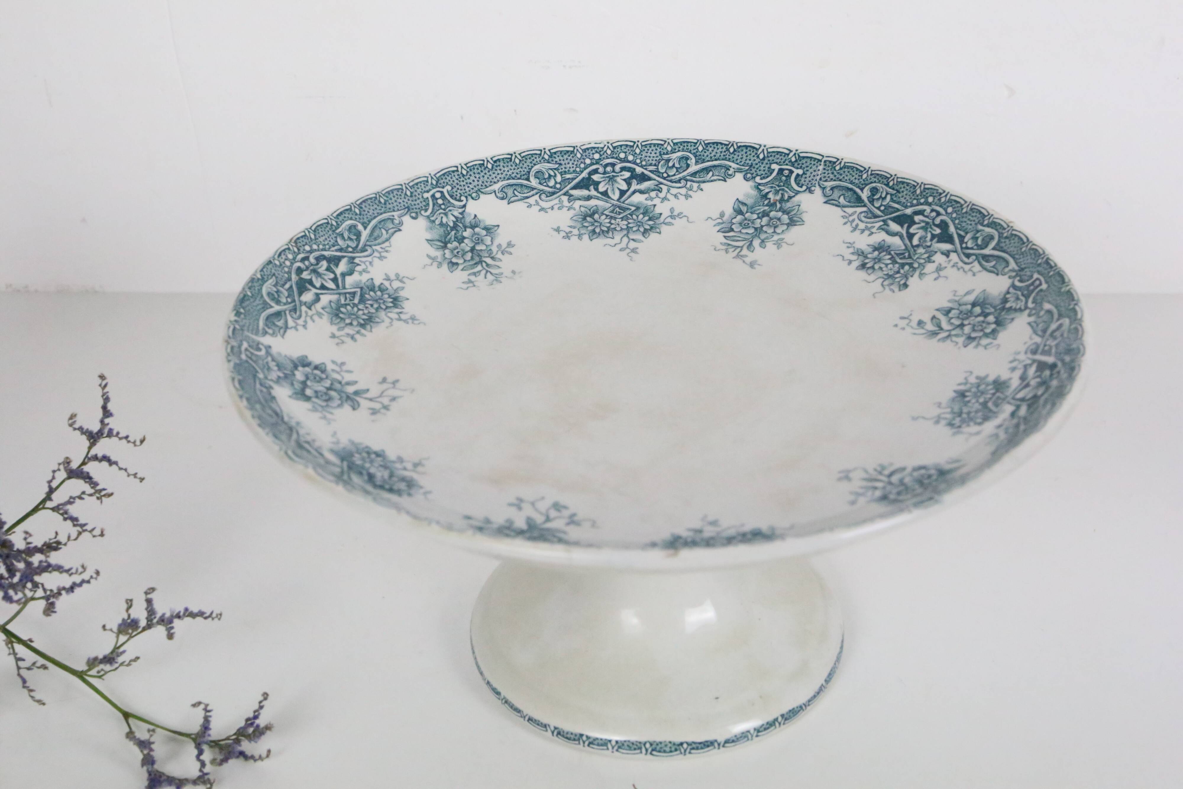 Old ceramic compote bowl, Prima de Saint Amand model, French manufacture, late 19th century