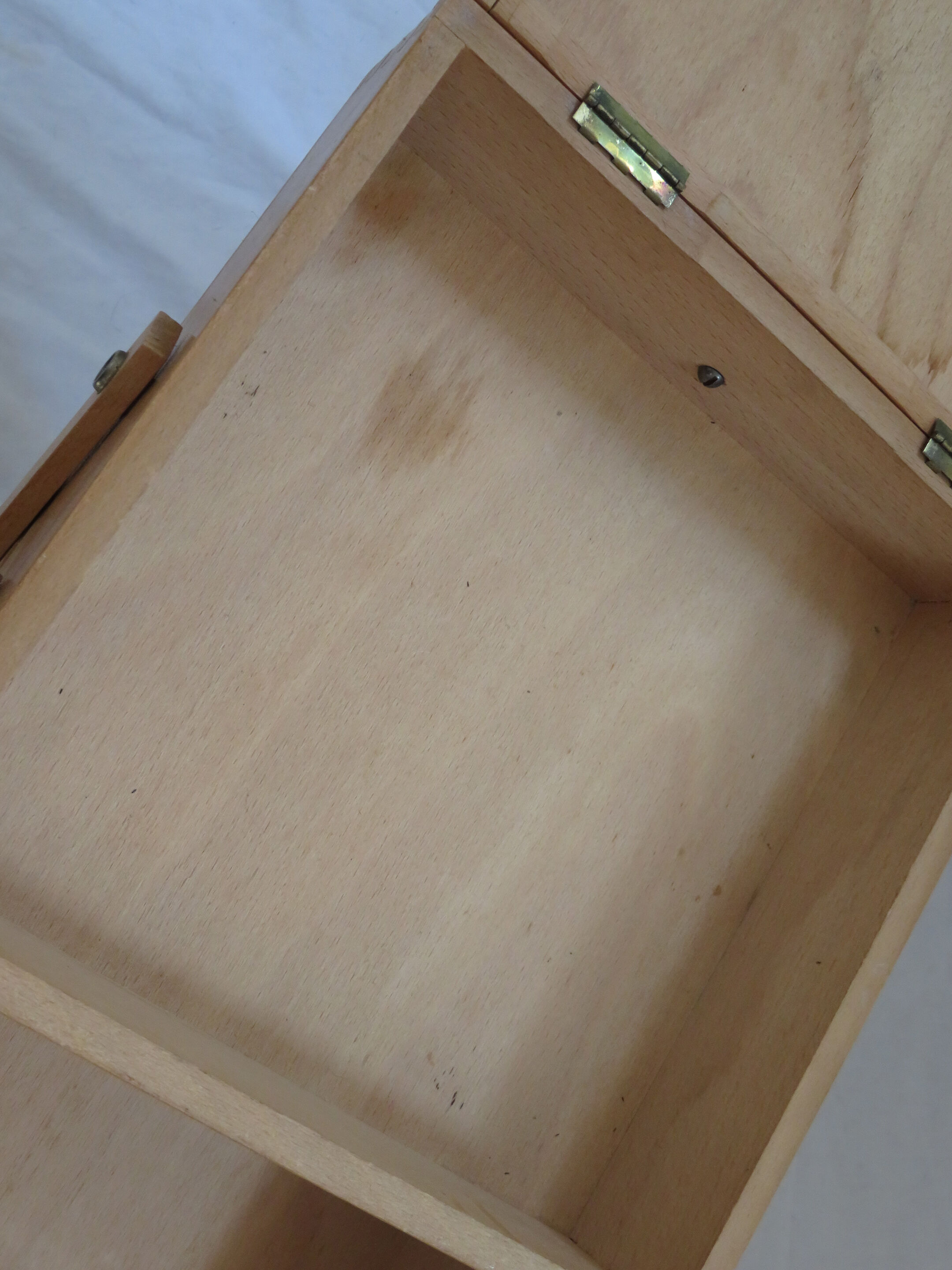 Tripod light wood worker