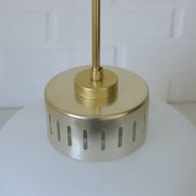 Suspension scandinave vintage / Lustre blanc de style moderne du milieu du siècle