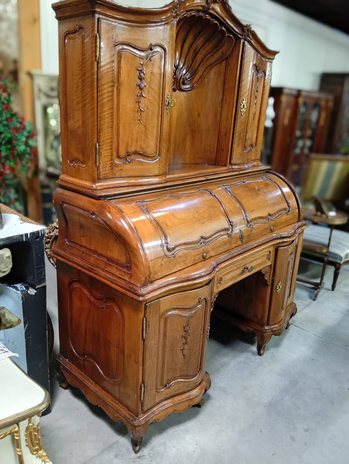 cylinder desk in carved walnut – Louis XV period – 18th century