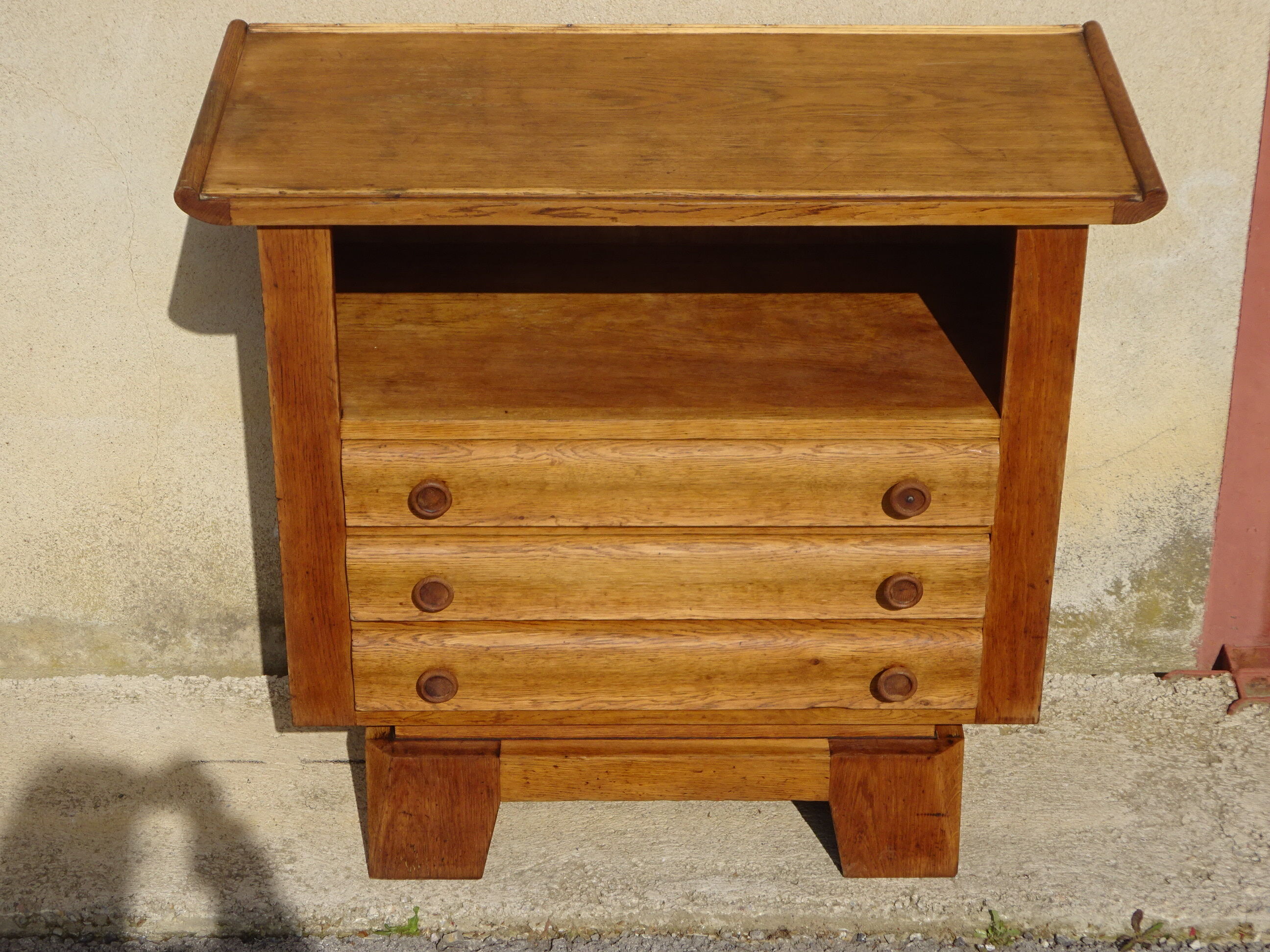 Old oak chest of drawers