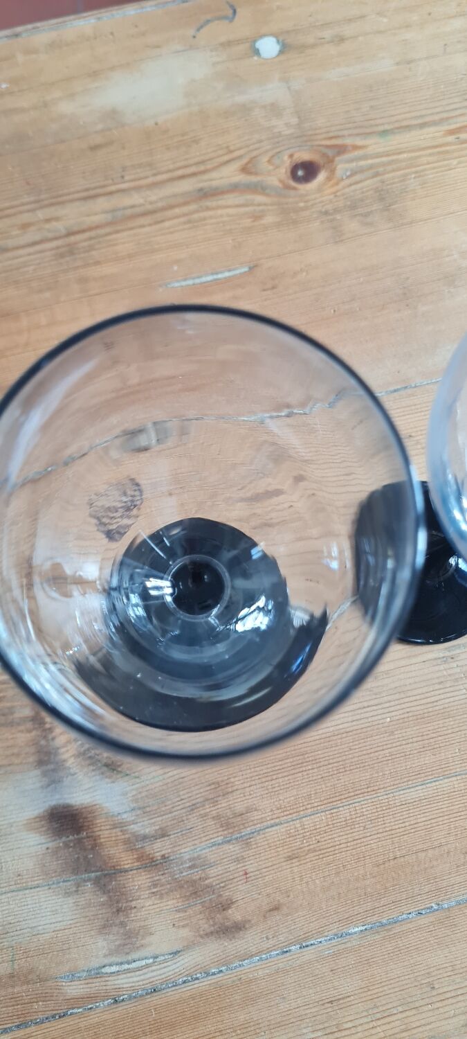 Set of 6 Luminarc wine glasses