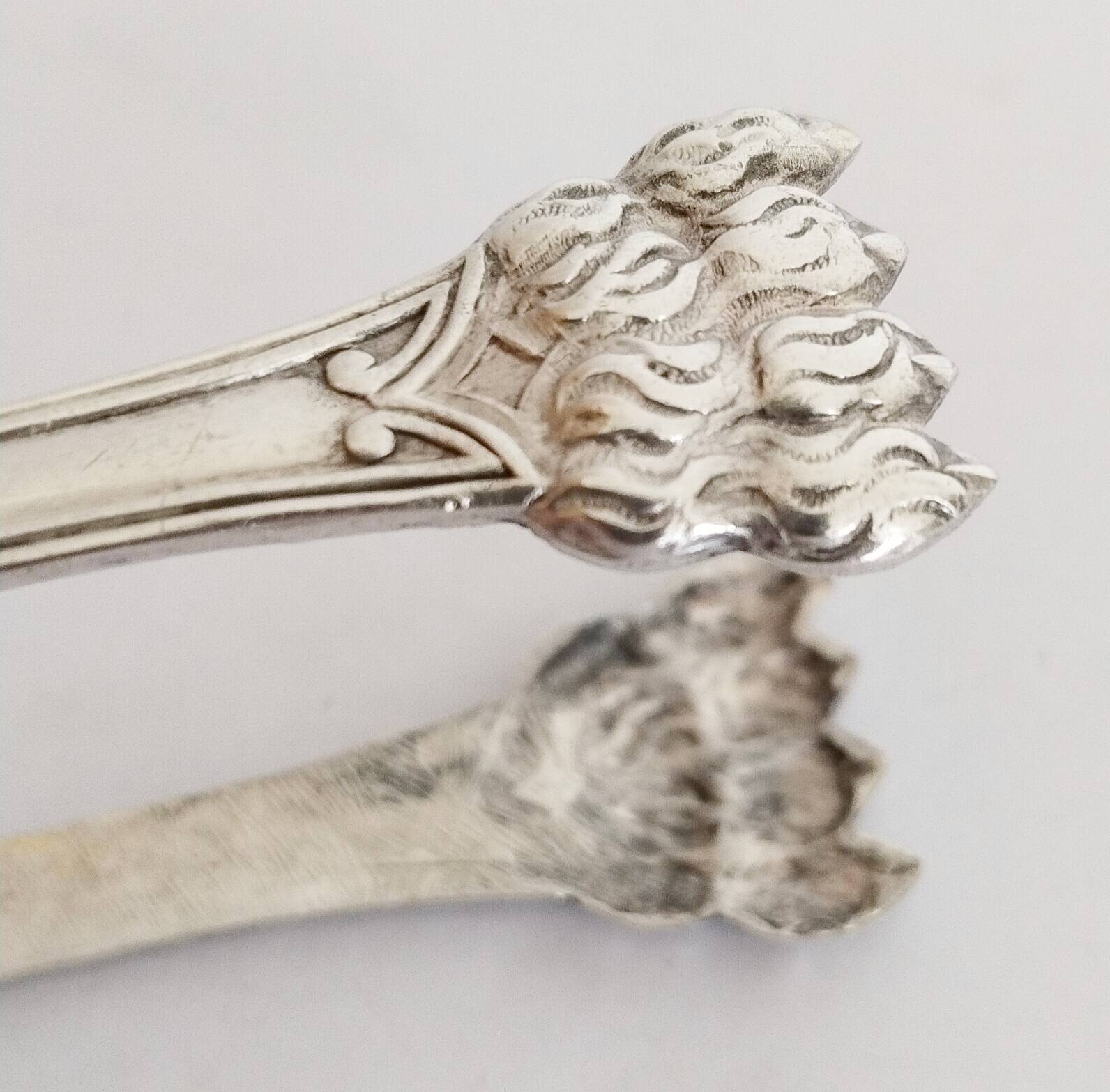 Silver-plated metal sugar or ice cube tongs, lion paws (ref 4)