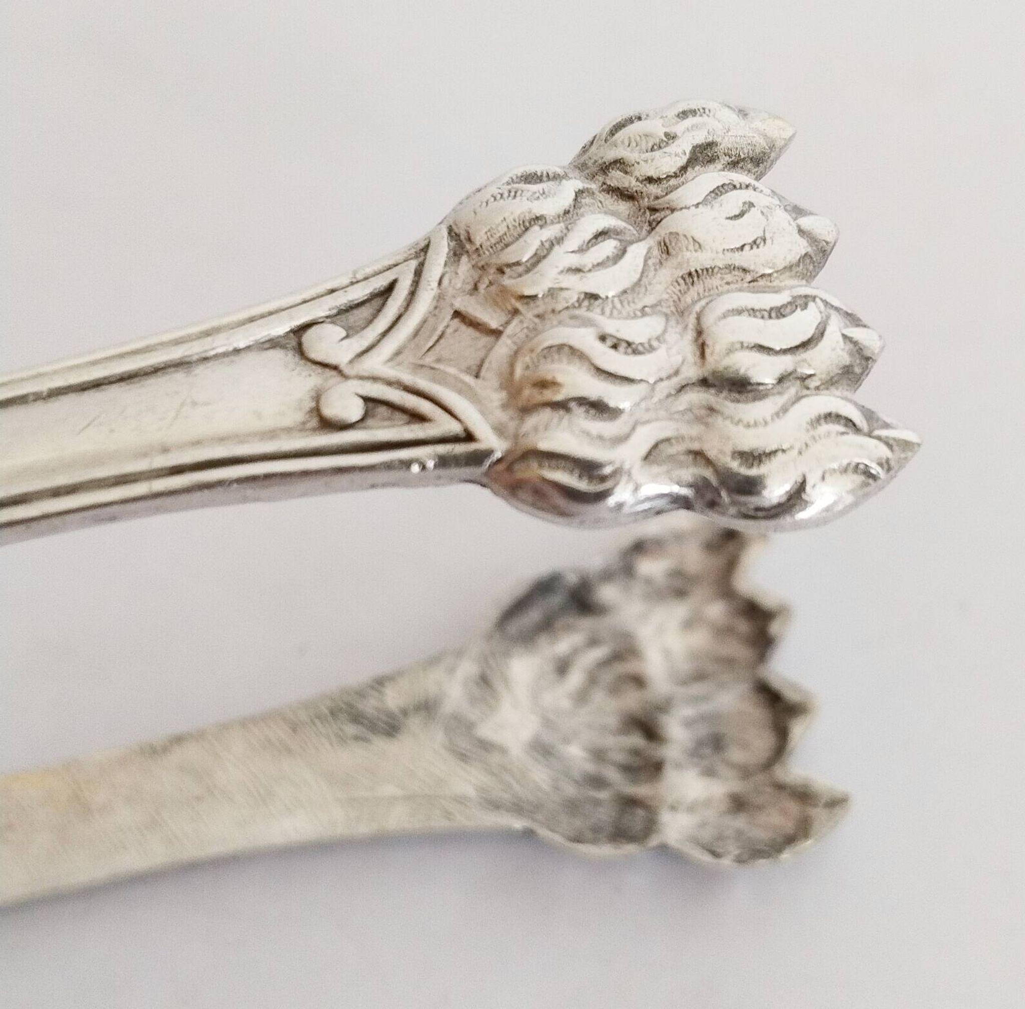 Silver-plated metal sugar or ice cube tongs, lion paws (ref 4)