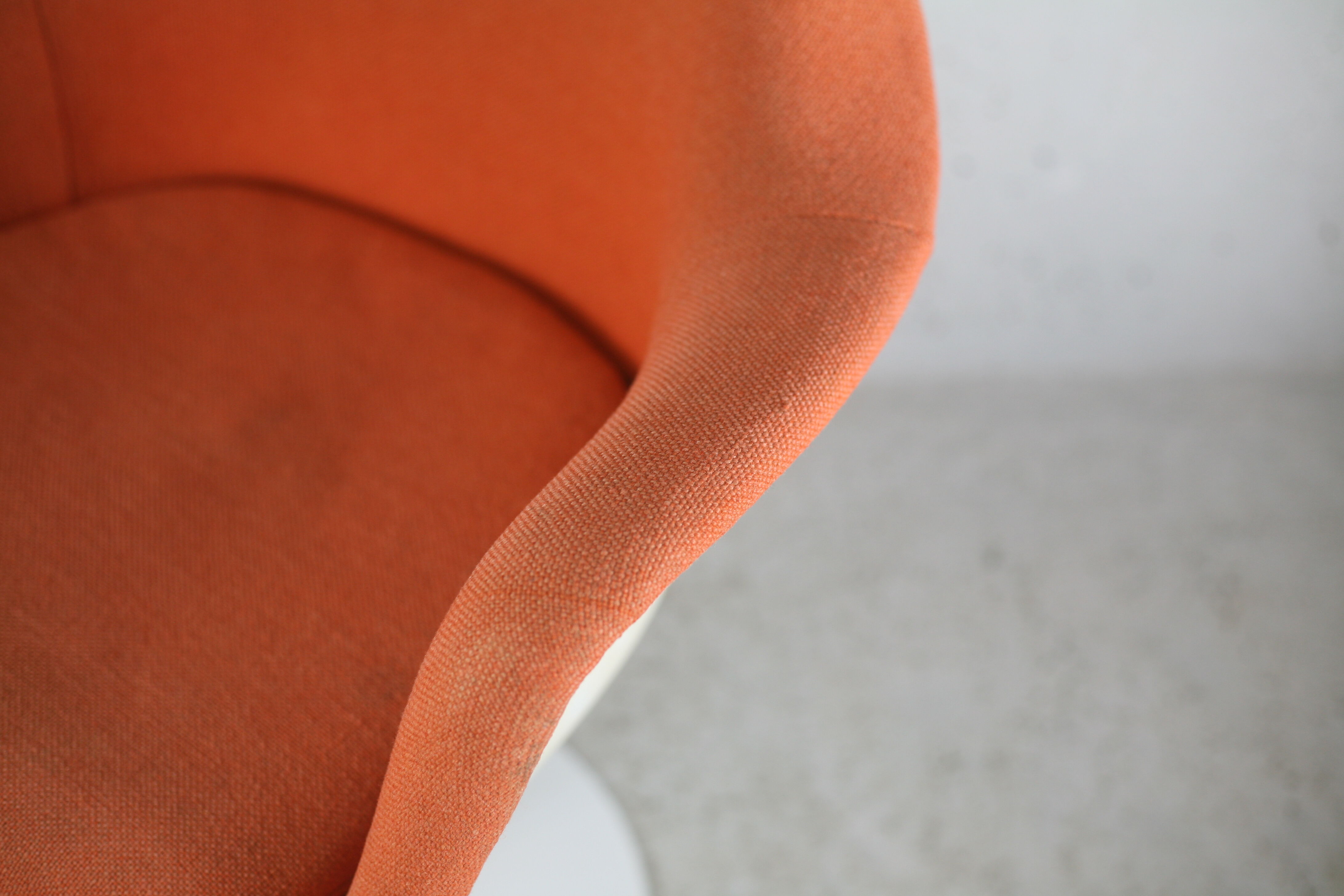 Tulip swivel armchair, Signed Knoll, Eero Saarinen, USA, circa 1960.