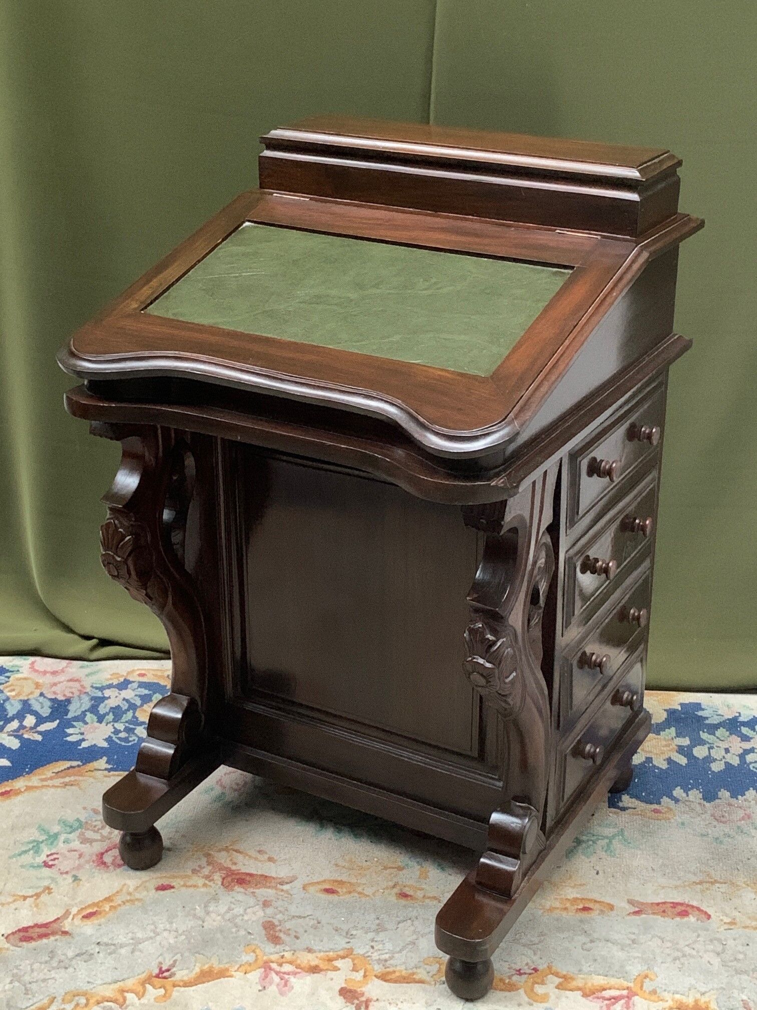 Victorian secretary davenport.