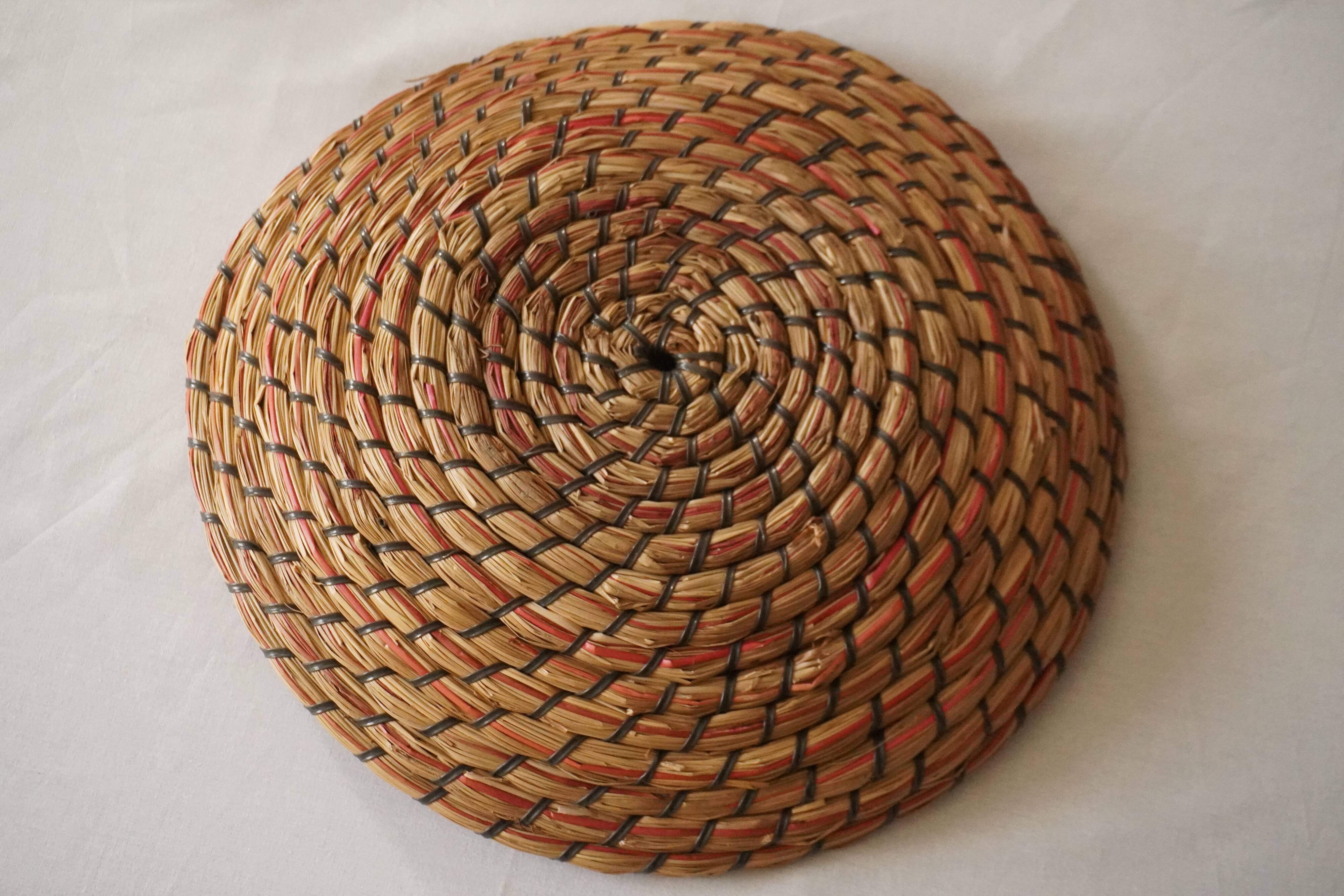 Straw/wicker fruit bowl