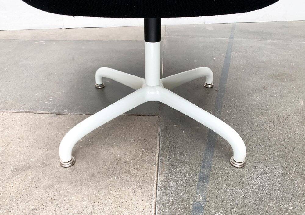 Set of chairs model Space Age 2038 by Bruce Hannah & Andrew Morrison for Knoll International, 1970s.