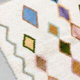 Tapis berbère marocain azilal écru à losanges multicolores 237x167cm