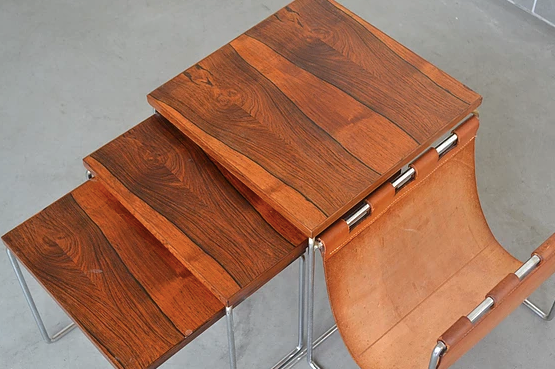 Nesting table / magazine rack